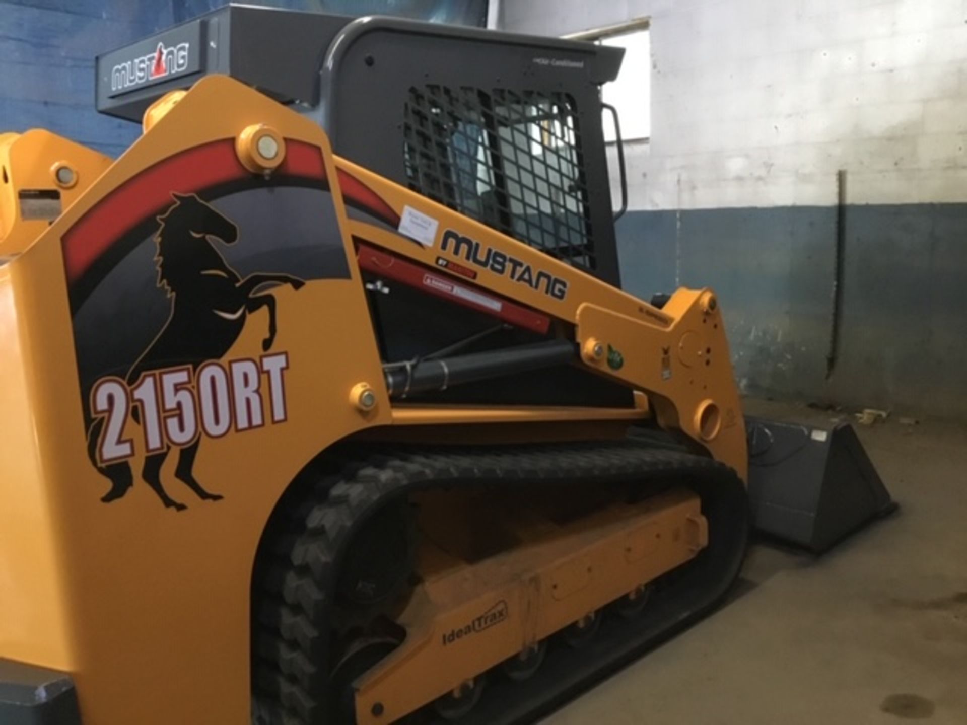 2018 MUSTANG TRACK SKID STEER #2150RT LOADER, HOURS 187, DELUXE AIR RIDE SUSPENSION, HEAT, A/C, SELF - Image 5 of 13