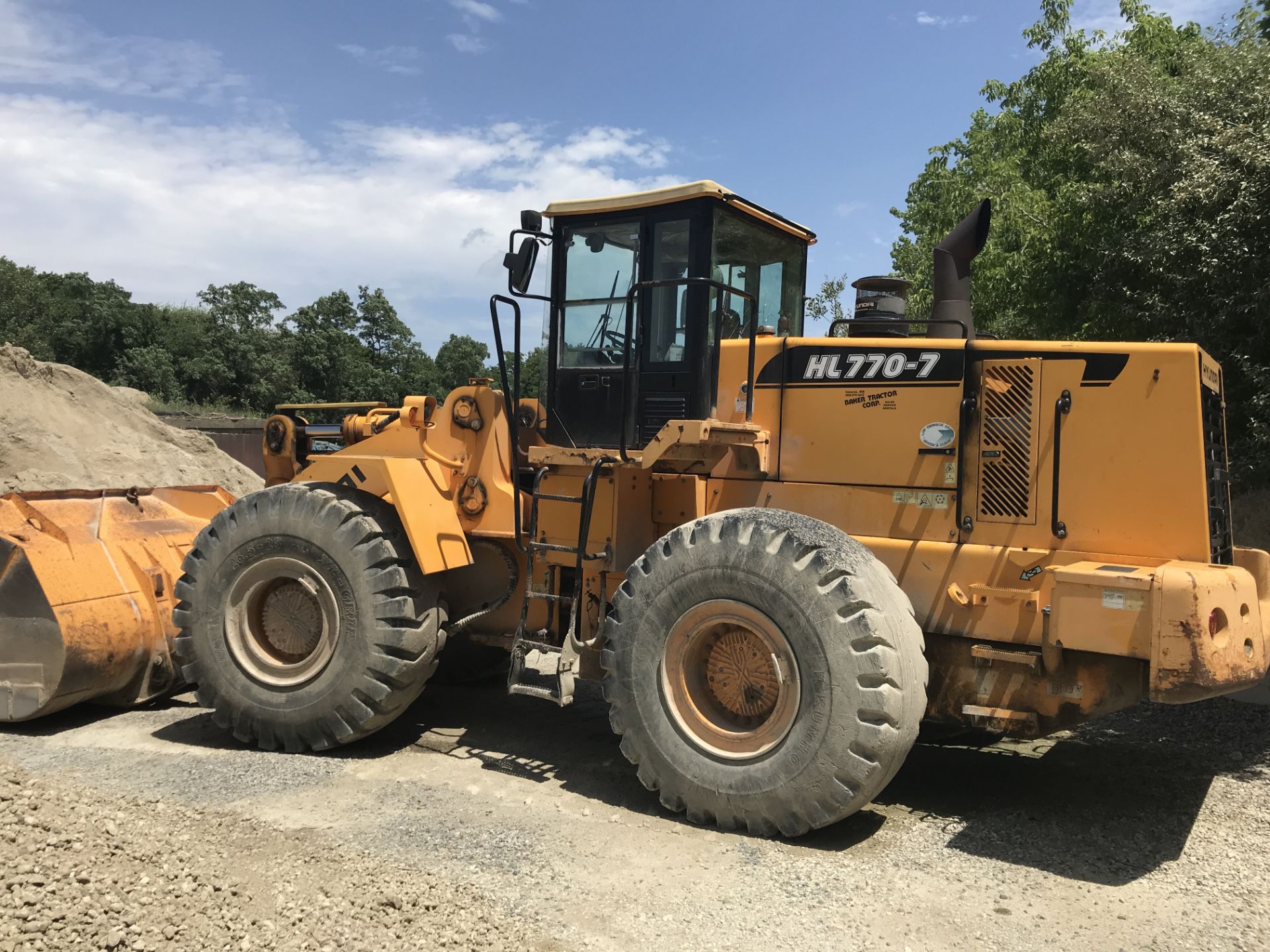 2004 HYUNDAI #HL770-7 ARTICULATED RUBBER TIRE WHEEL LOADER, SN LB0110154, HOURS 4452, MACHINE RUNS - Image 3 of 3