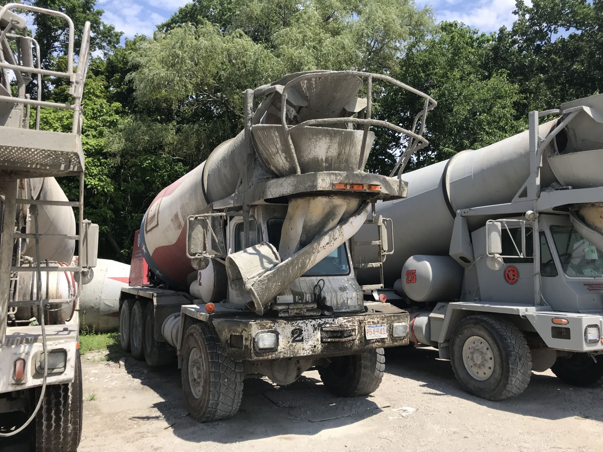 1999 OSHKOSH FRONT DISCHARGE CEMENT MIXER, 4 AXLE, 8 WHEEL, 6X6, CAT C-10, ALLISON HT740, 11 CY, - Image 9 of 11