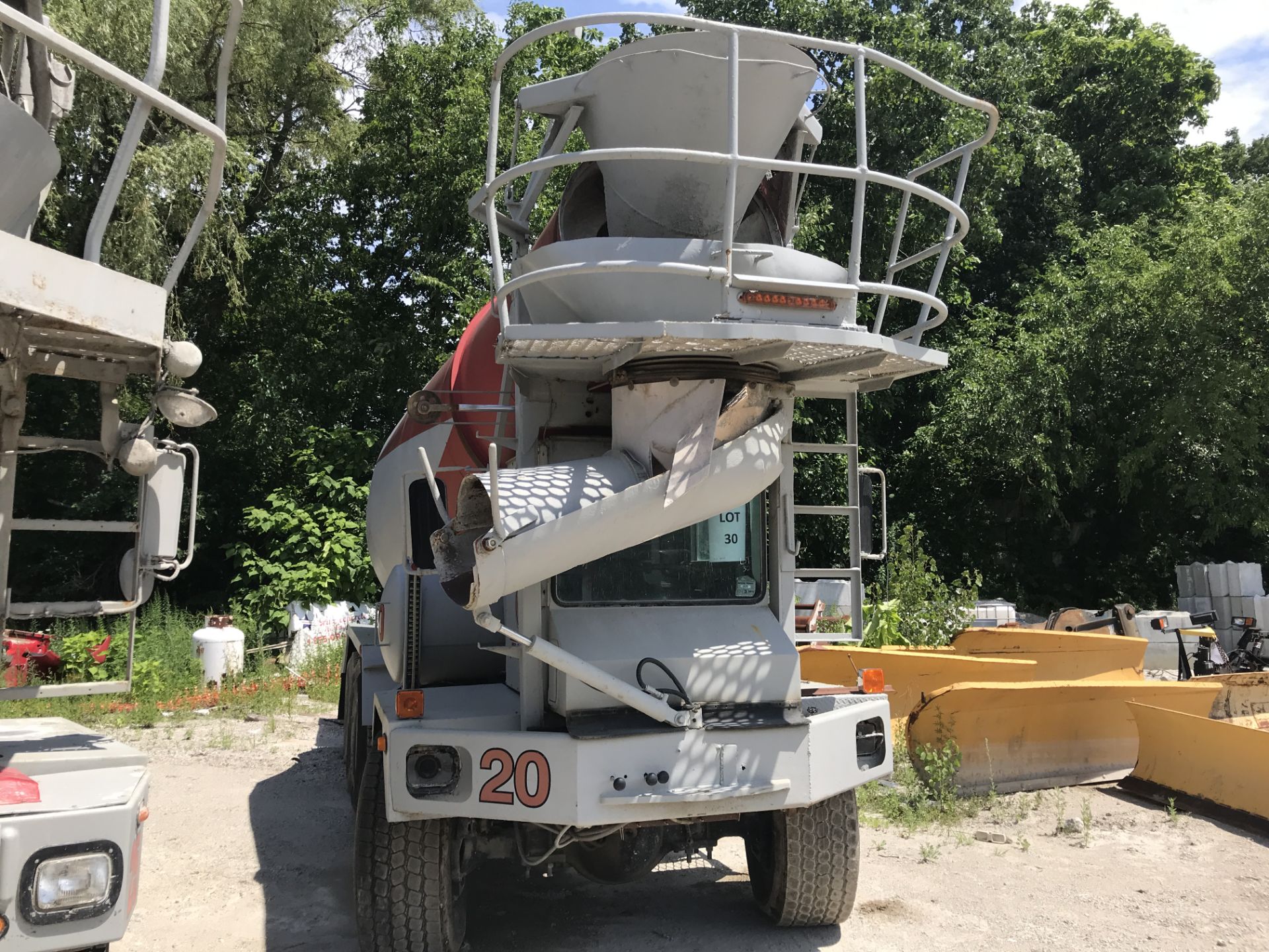 1981 ADVANCE FRONT DISCHARGE CEMENT MIXER, 4 AXLE, 8 WHEEL, 6X6, CUMMINS L-10, ALLISON HT740, - Image 9 of 10