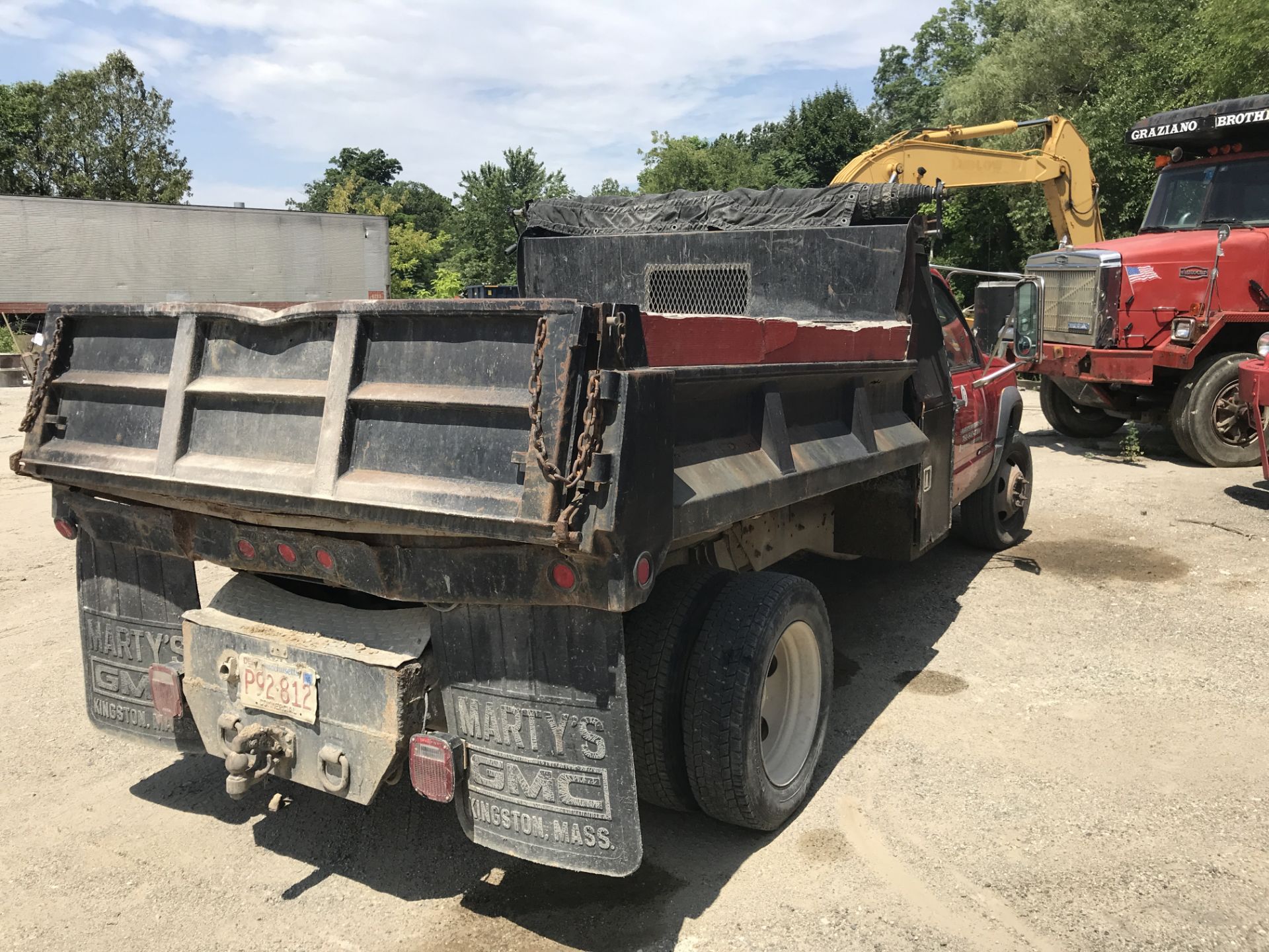 1999 CHEVROLET 3500HD, 8' DUMP, 6 WHEEL, AUTO, GAS, A/C, ODOM. 153,809, VIN 1GBKC4JXXF058682, TITLE - Image 3 of 4