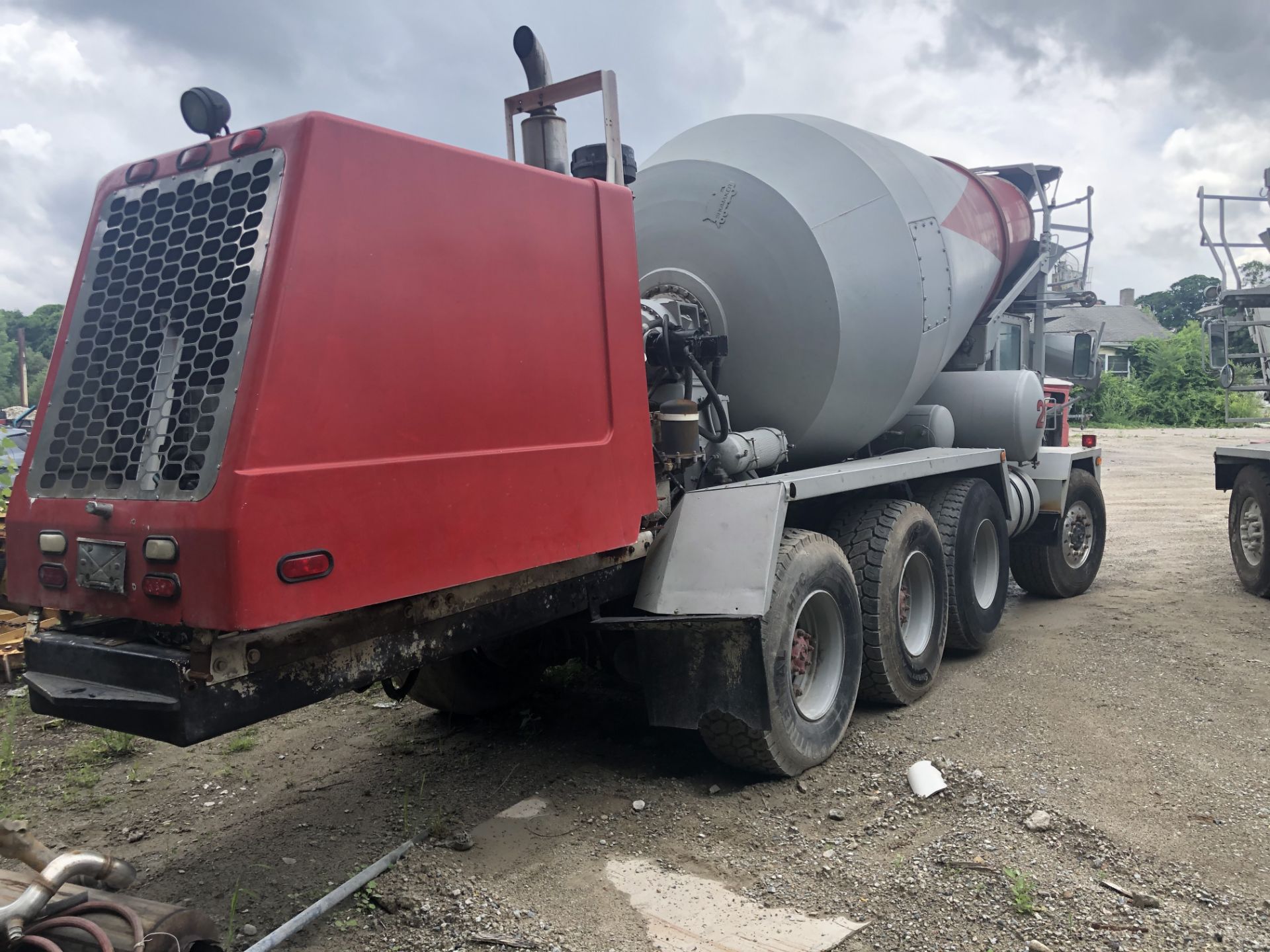 1981 ADVANCE FRONT DISCHARGE CEMENT MIXER, 4 AXLE, 8 WHEEL, 6X6, CUMMINS L-10, ALLISON HT740, - Image 6 of 10