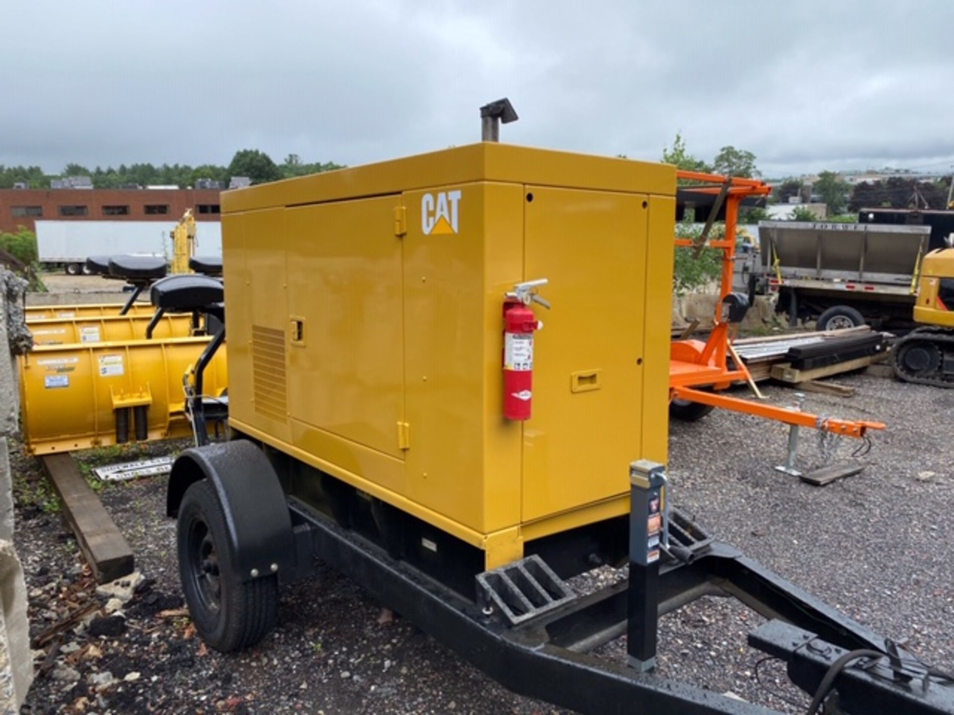 2011 CAT #XQ20-4 TOWABLE GENERATOR, HRS: 6,056, PINTLE HITCH, 3 PHASE, 208/480V