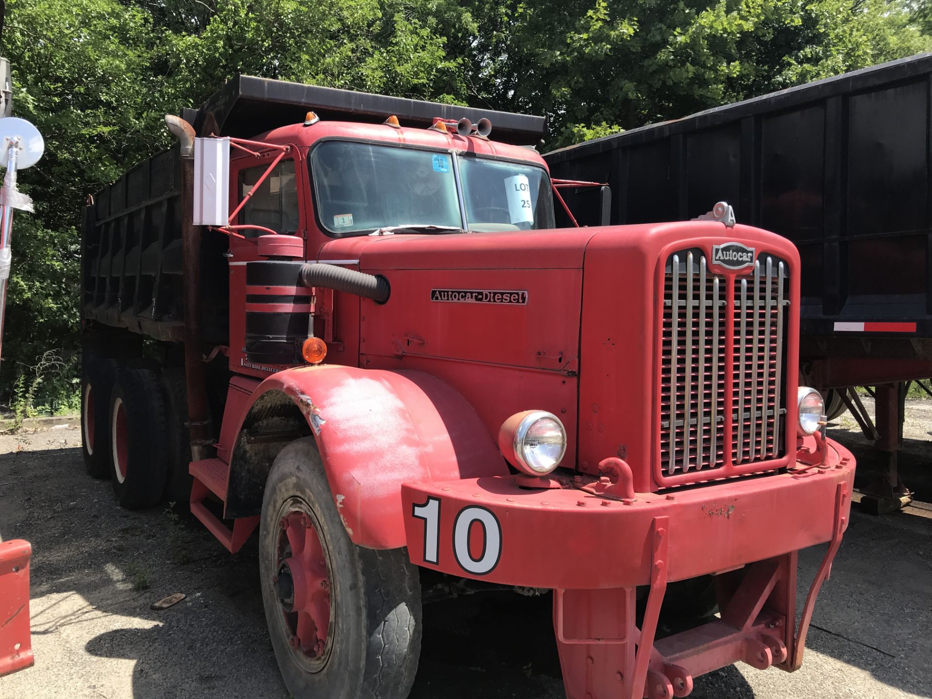 1957 AUTO CAR 10 WHEEL DUMP TRUCK, QUAD BOX, ODOM. 85,000, VIN 021265454, TITLE - Image 2 of 2