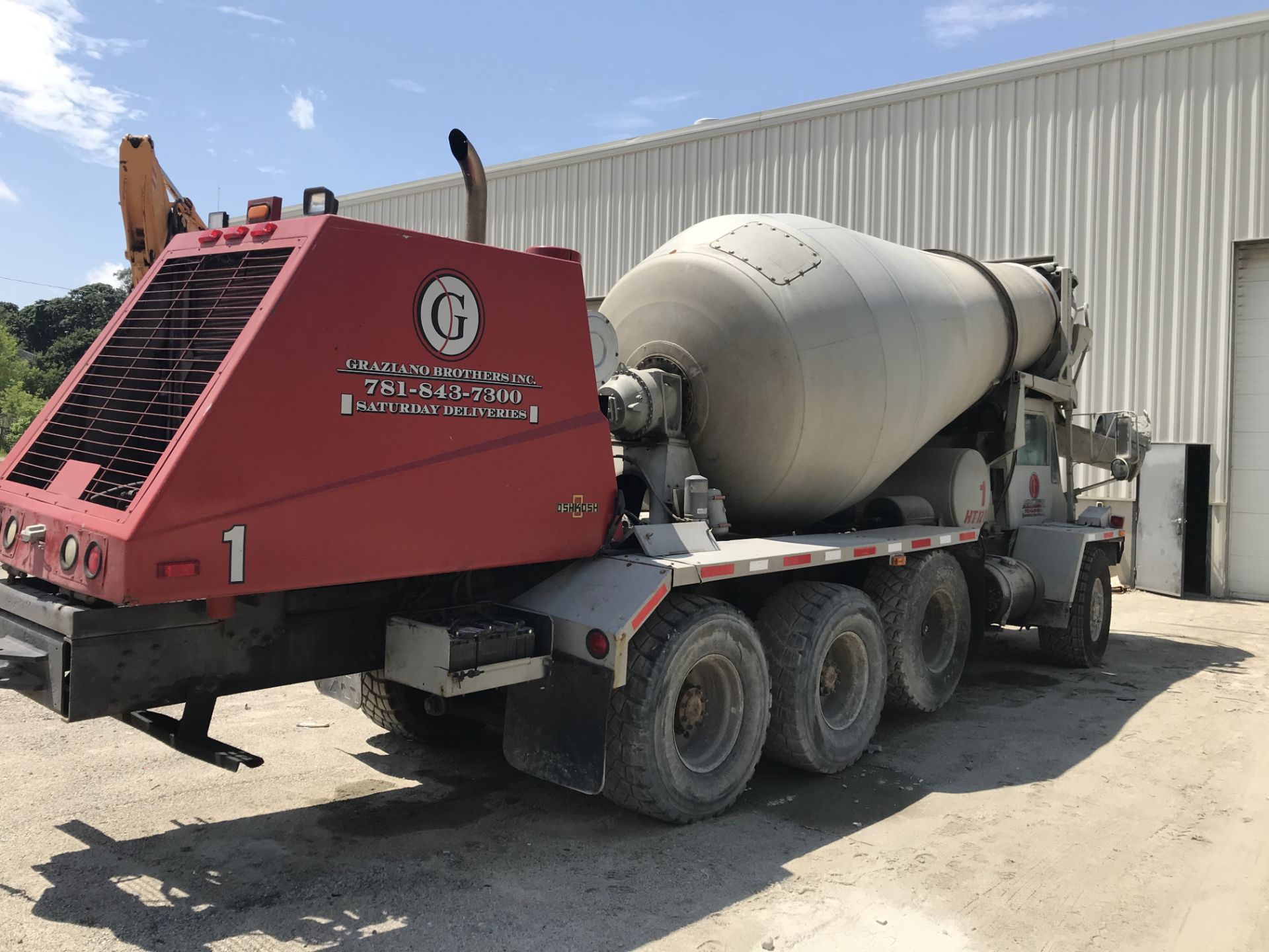 2000 OSHKOSH FRONT DISCHARGE CEMENT MIXER, 4 AXLE, 8 WHEEL, 6X6, CAT C-10, ALLISON 4560P, 11 CY, - Image 5 of 11