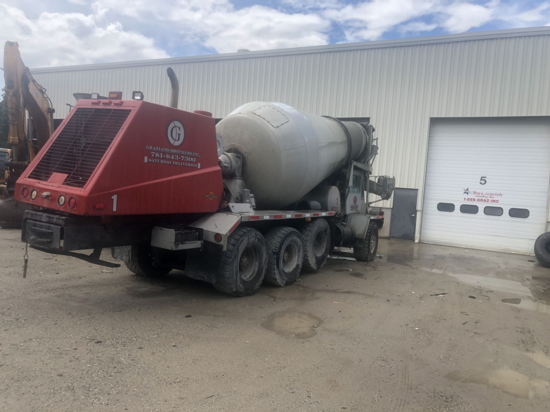 2000 OSHKOSH FRONT DISCHARGE CEMENT MIXER, 4 AXLE, 8 WHEEL, 6X6, CAT C-10, ALLISON 4560P, 11 CY, - Image 4 of 11