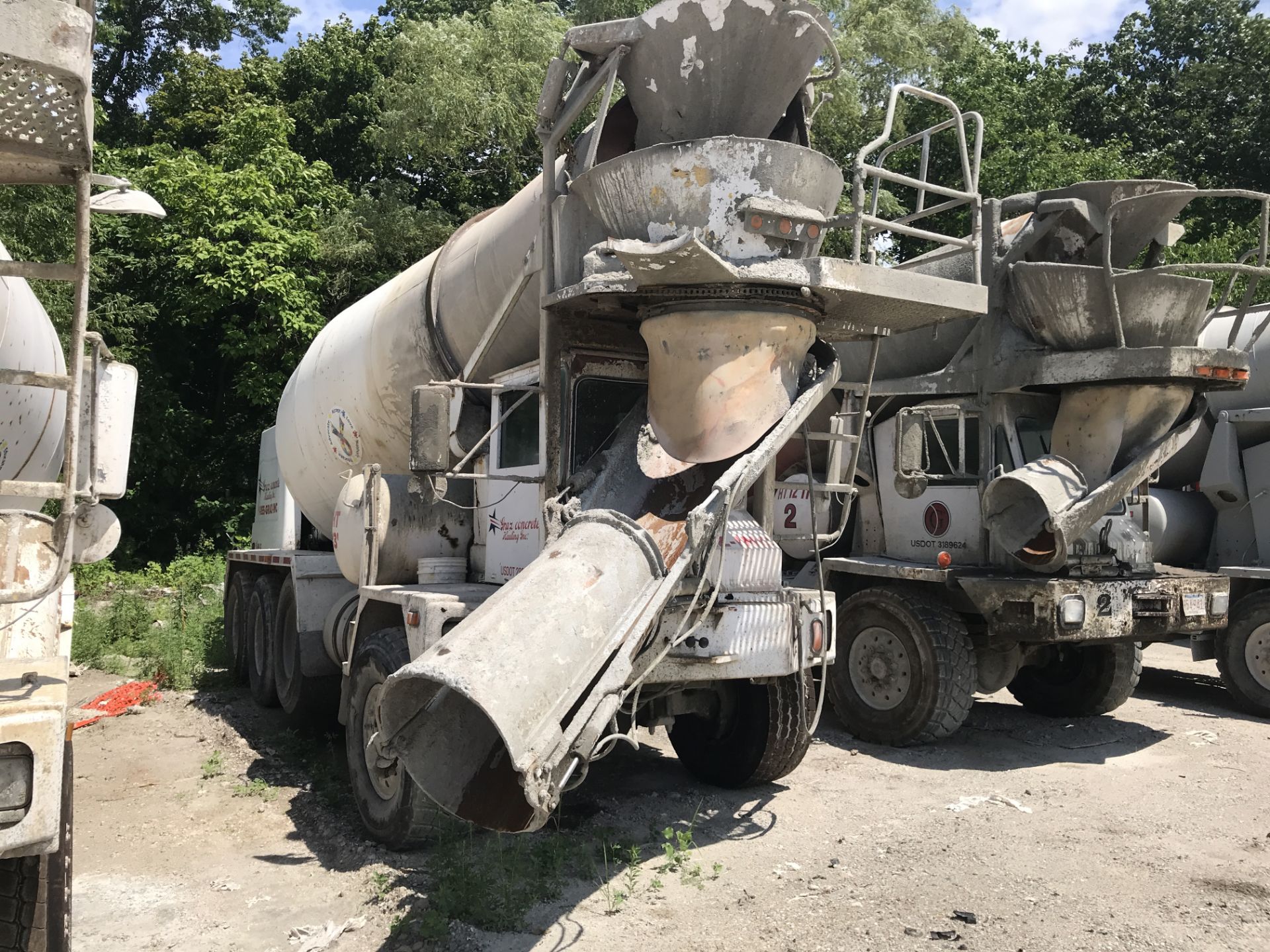 1998 ADVANCE FRONT DISCHARGE CEMENT MIXER, 4 AXLE, 8 WHEEL, 6X6, CUMMINS M-11, ALLISON HT740, 11 CY, - Image 4 of 10