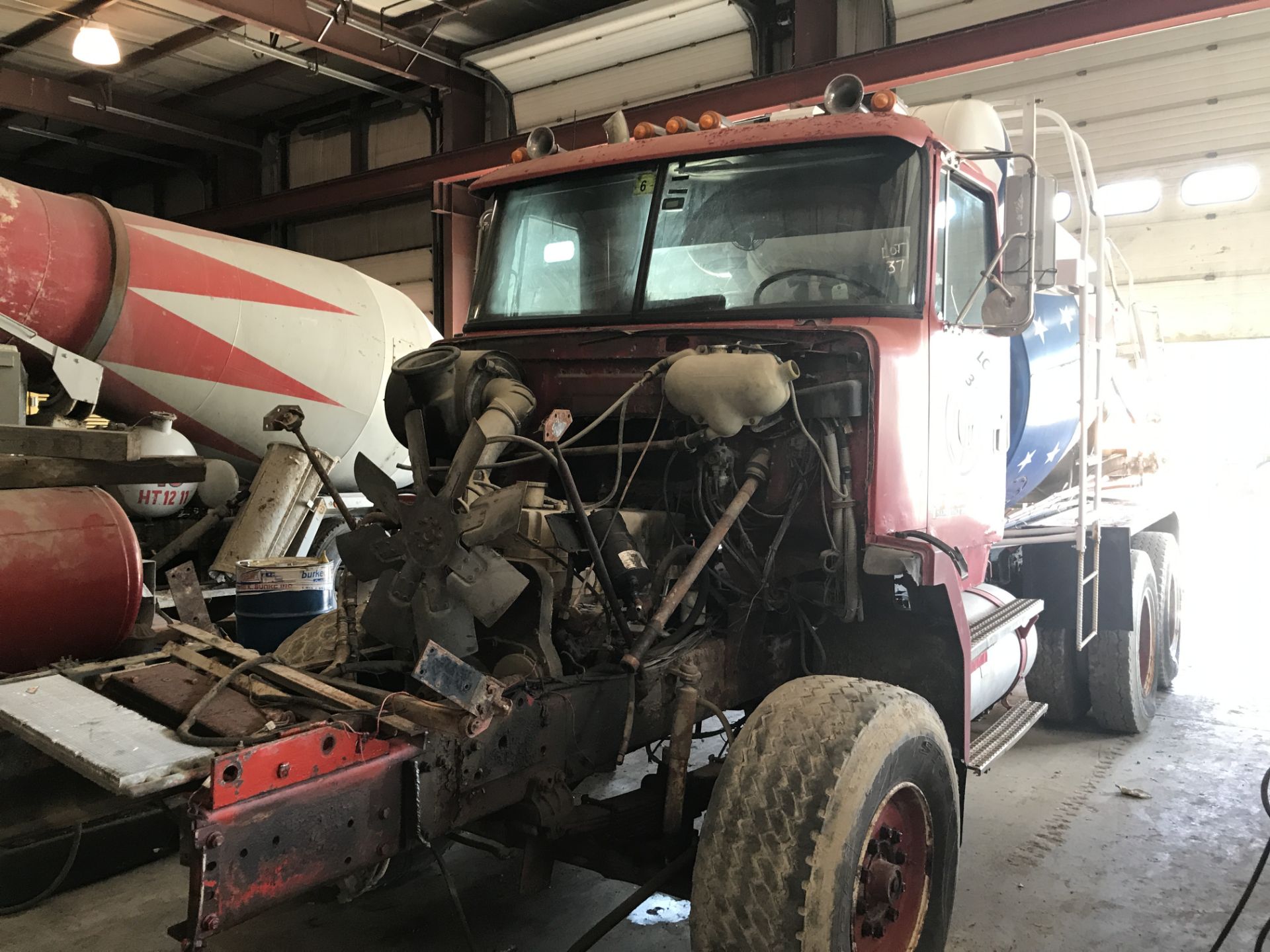 1988 (AS IS) AUTO CAR REAR DISCHARGE CEMENT MIXER, 10 WHEEL, CUMMINS, ALLISON 8 SPEED, 10 CY REX,