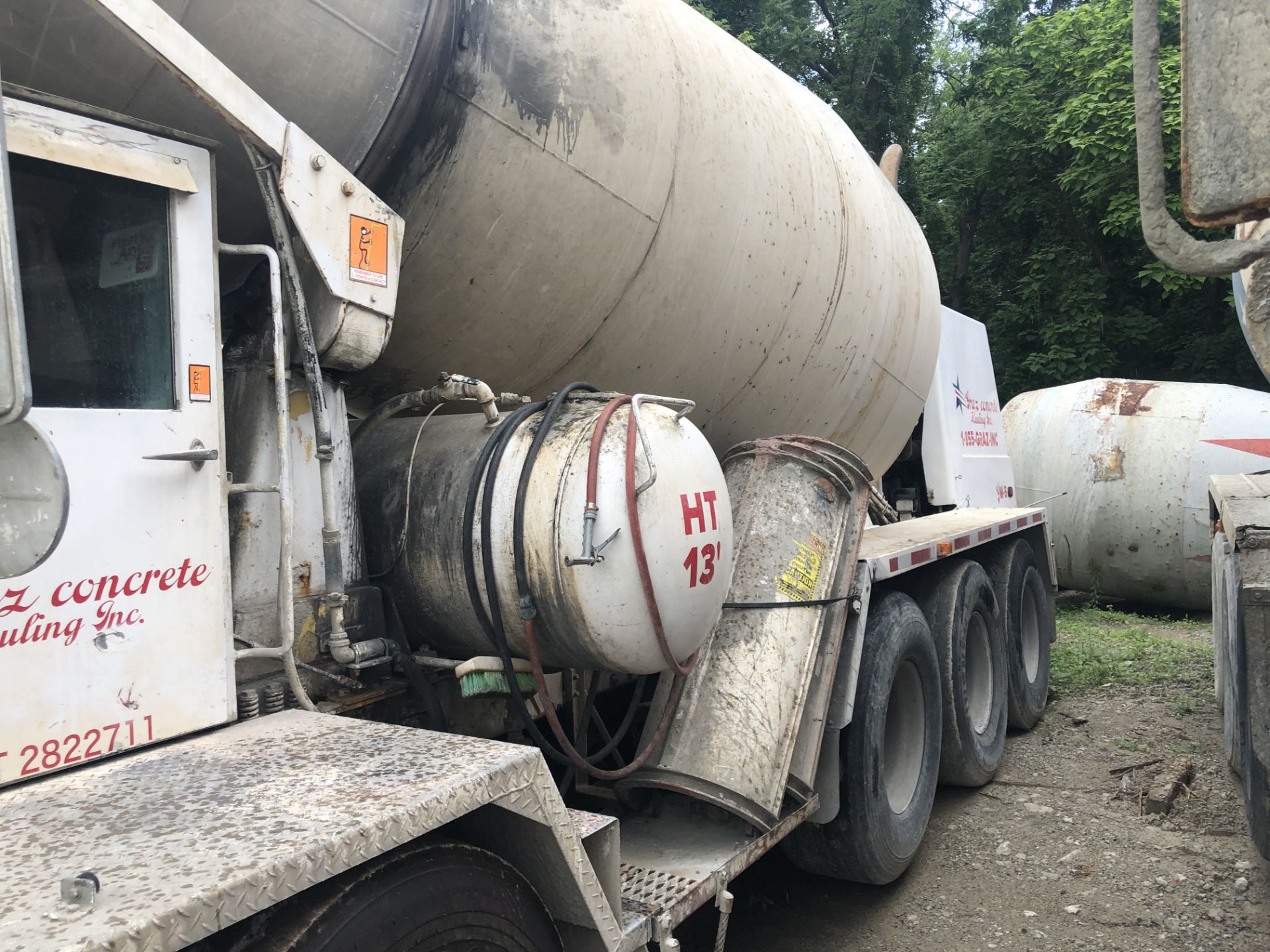 1998 ADVANCE FRONT DISCHARGE CEMENT MIXER, 4 AXLE, 8 WHEEL, 6X6, CUMMINS M-11, ALLISON HT740, 11 CY, - Image 5 of 10