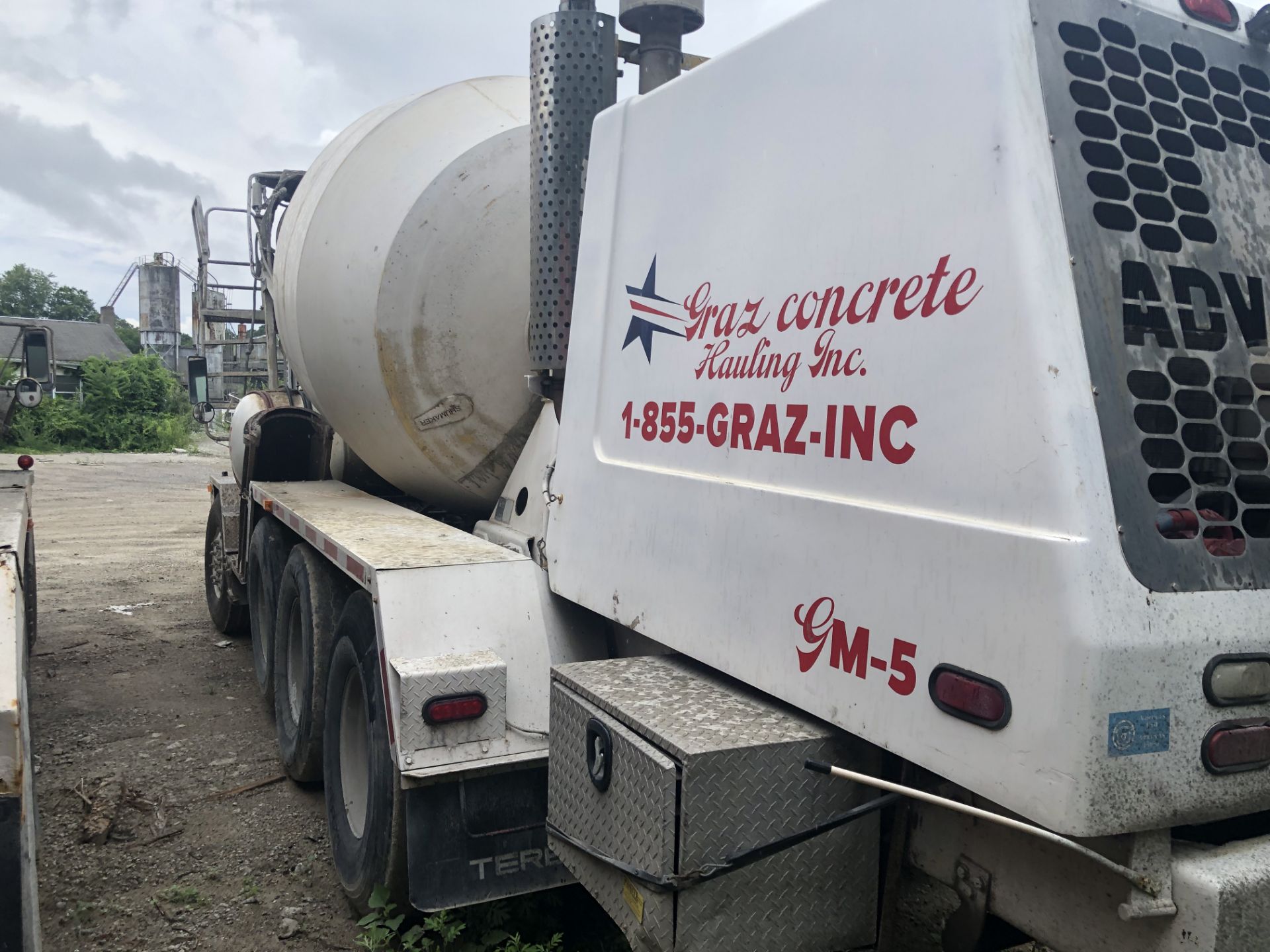 1998 ADVANCE FRONT DISCHARGE CEMENT MIXER, 4 AXLE, 8 WHEEL, 6X6, CUMMINS M-11, ALLISON HT740, 11 CY, - Image 6 of 10