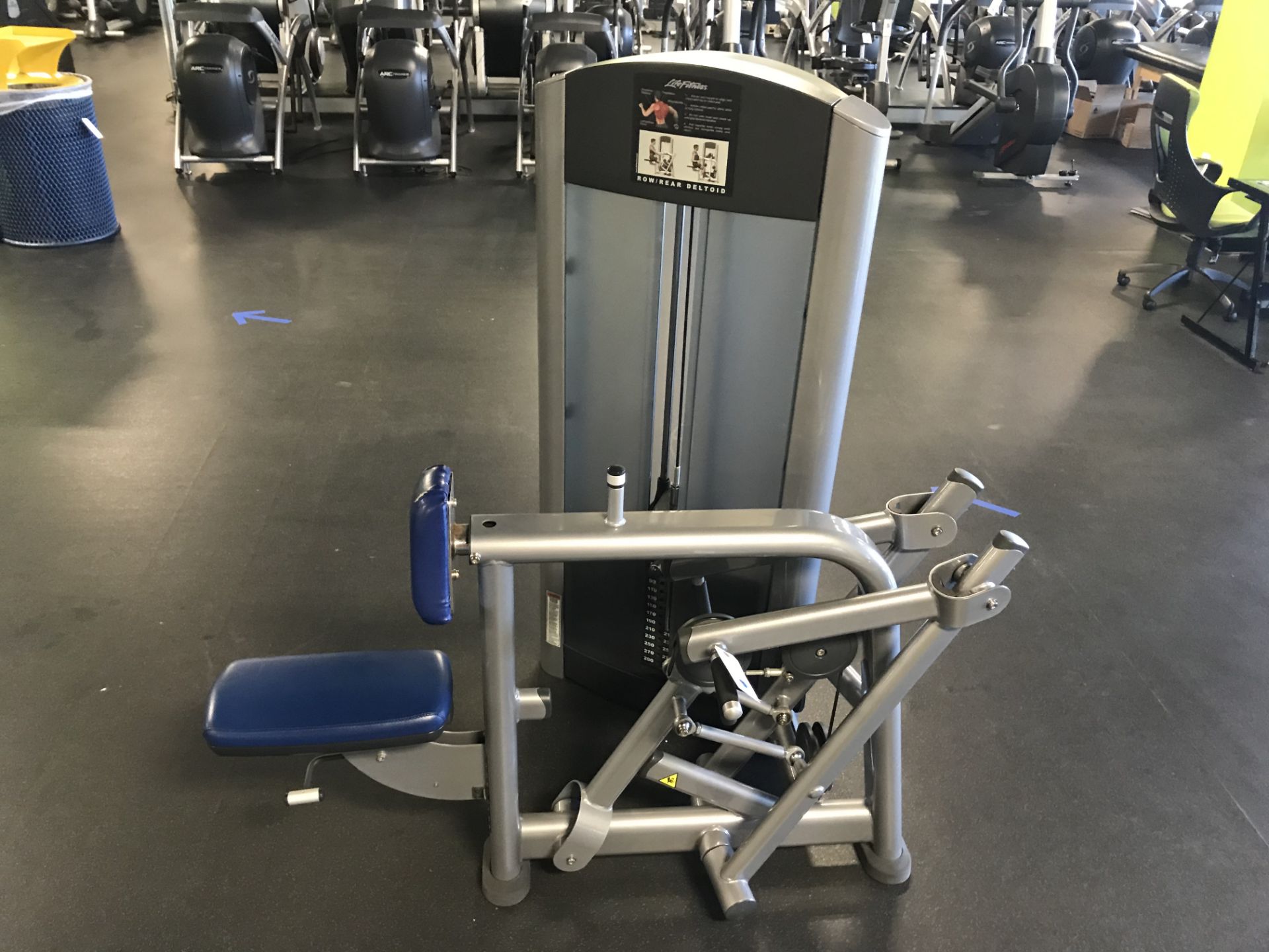 Life Fitness Row/Rear Deltoid #FZRW Weights up to 290 LB. S/N: FZRW1210044