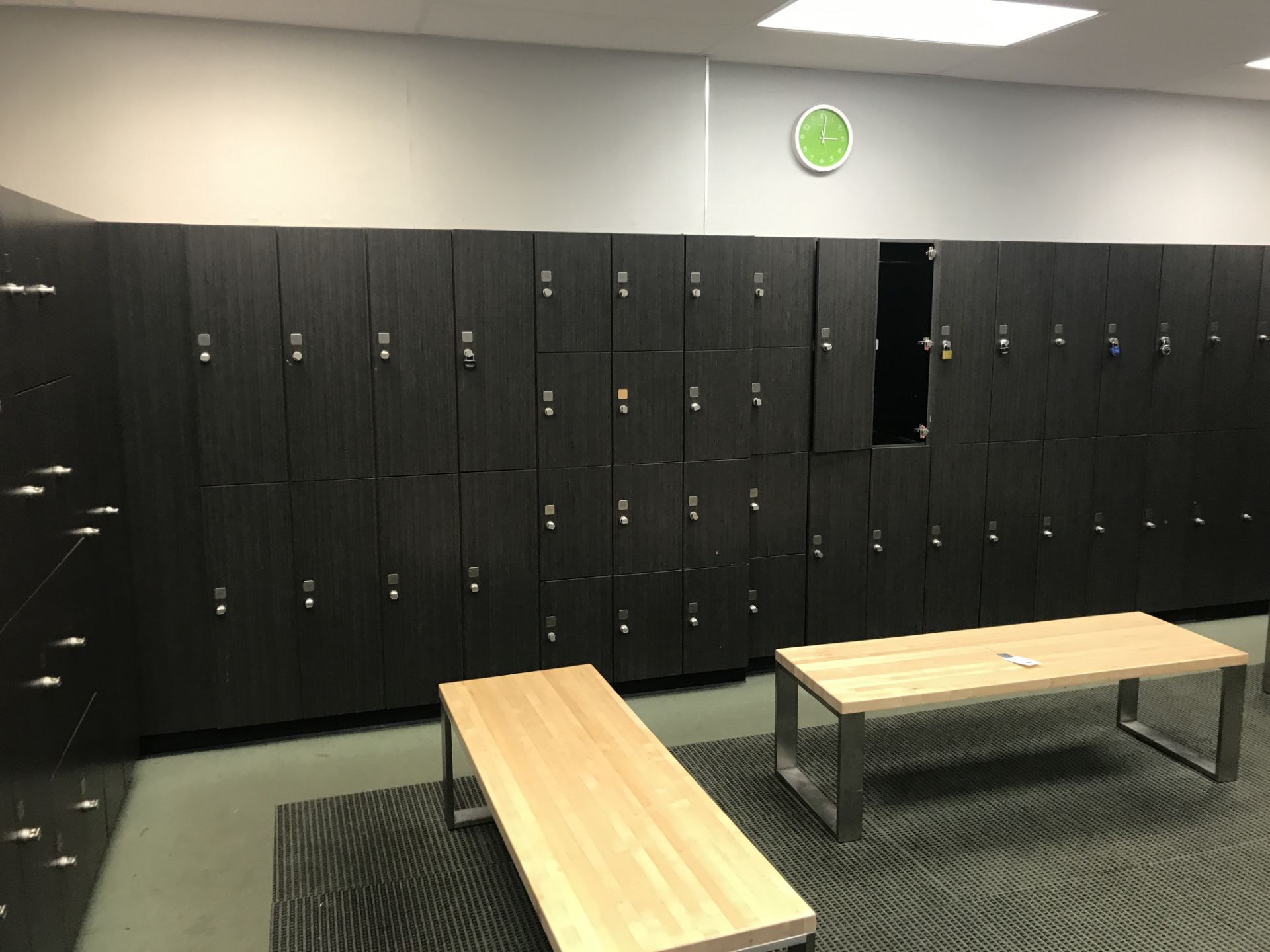 {LOT} Keyless.CO (93) Laminate Full & 1/2 Size Lockers in Men's Locker Room - Image 2 of 3