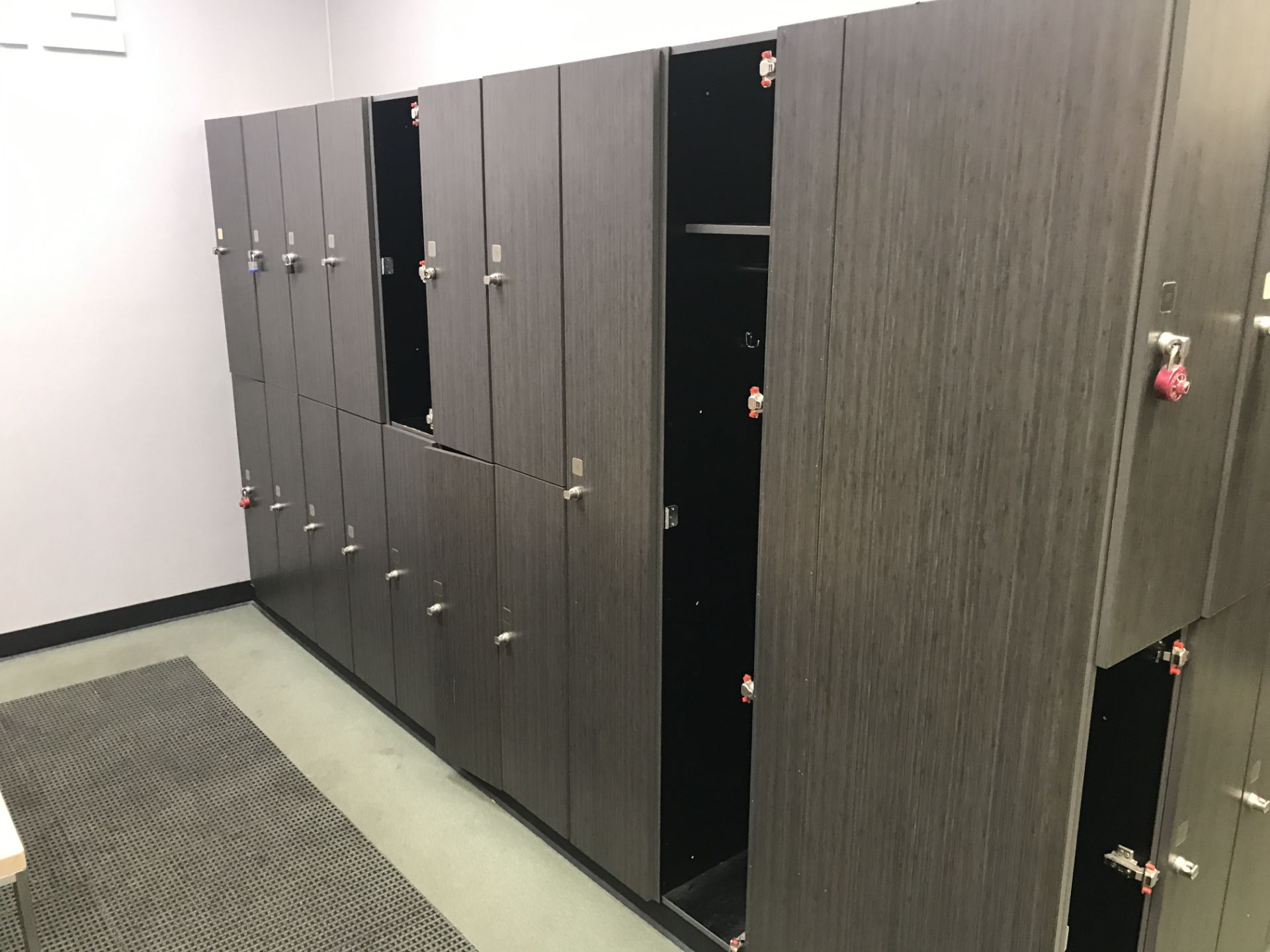 {LOT} Keyless.CO (93) Laminate Full & 1/2 Size Lockers in Men's Locker Room