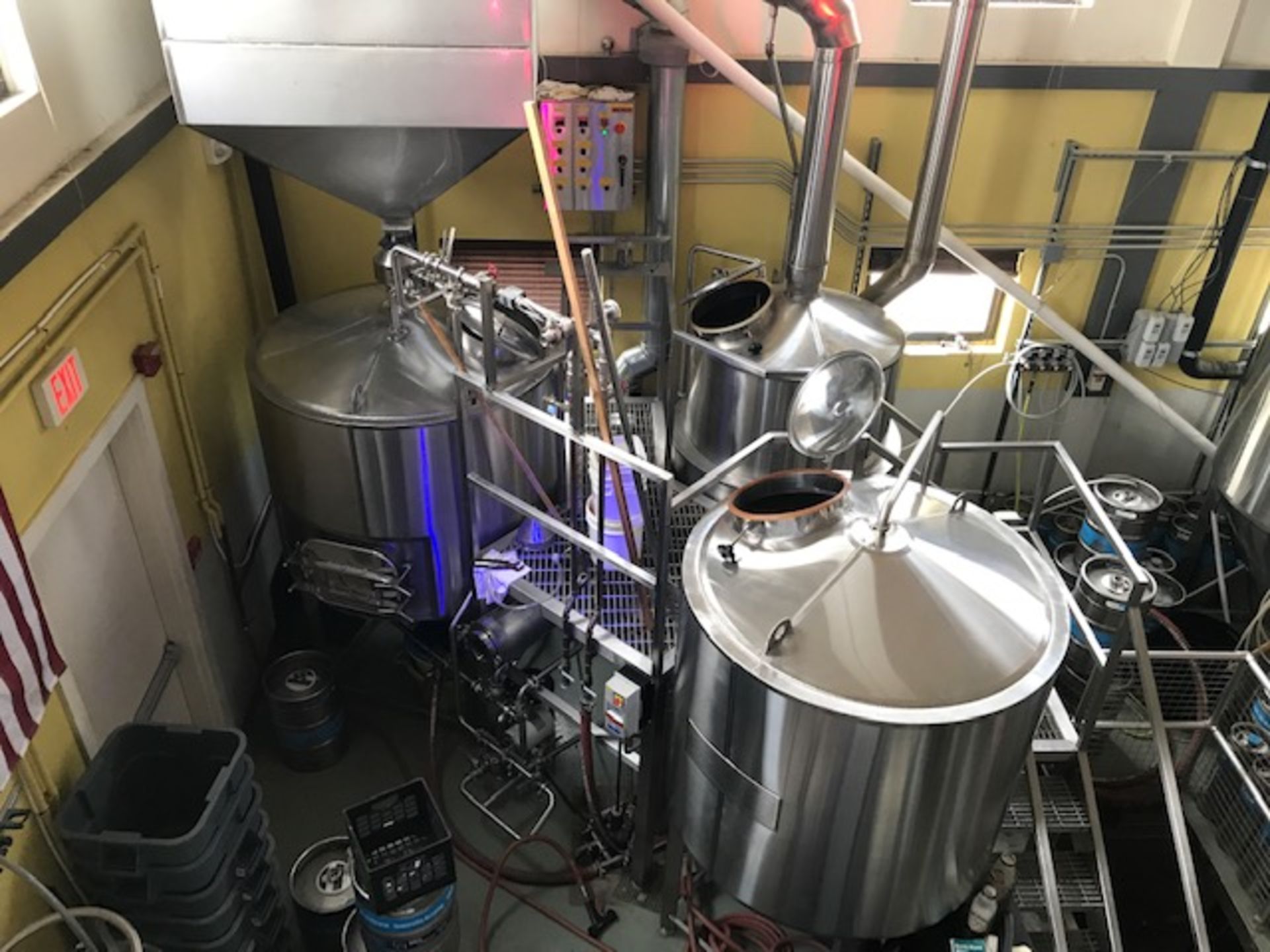 PICTURE PREVIEW BREWERY EQUIP - CANNING LINE - LABELER - (500) KEGS - TAP ROOM & KITCHEN EQUIP - Image 6 of 24