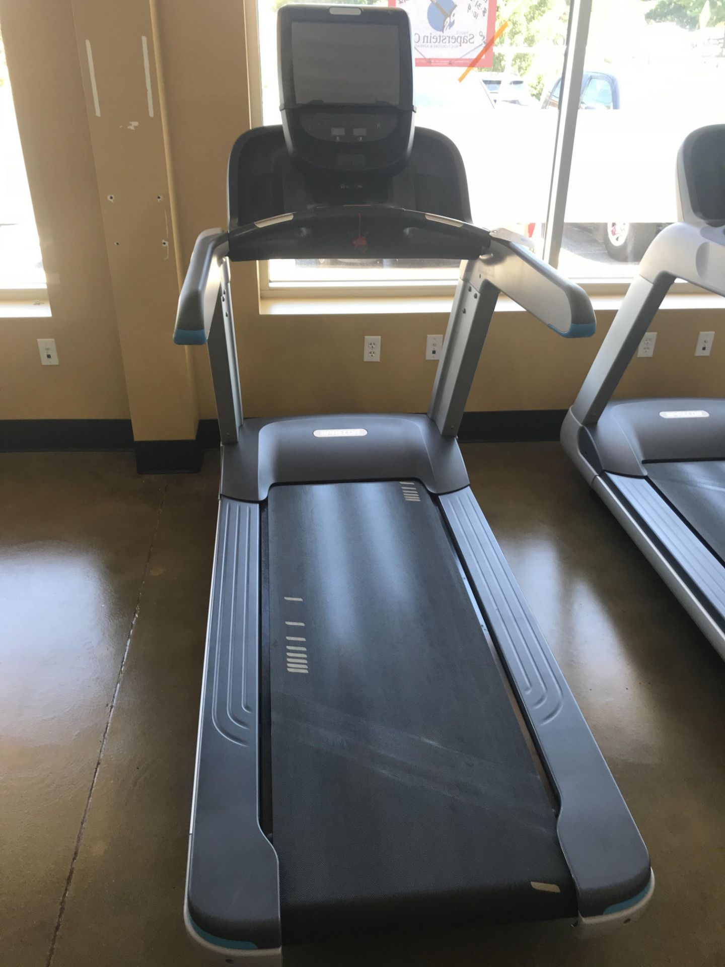 Precor TRM 811/835/885 S/N AGNBC02160024 Treadmill w/ P82 Display (SEE PICTURE FOR PLUG)