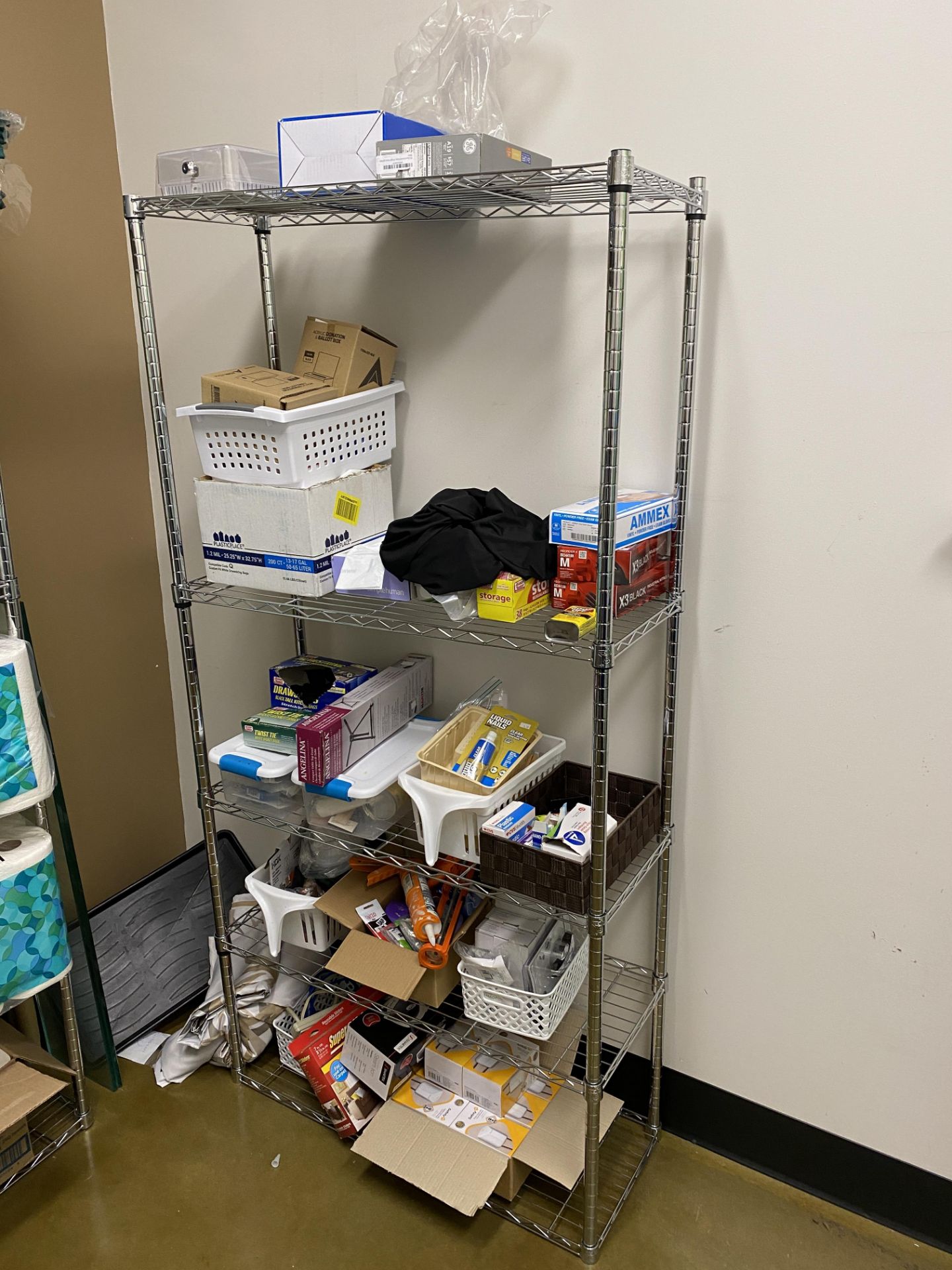 [LOT] Balance in Closet c/o: Hardware, Tools, Plastic Sign Displays, Racks, etc.