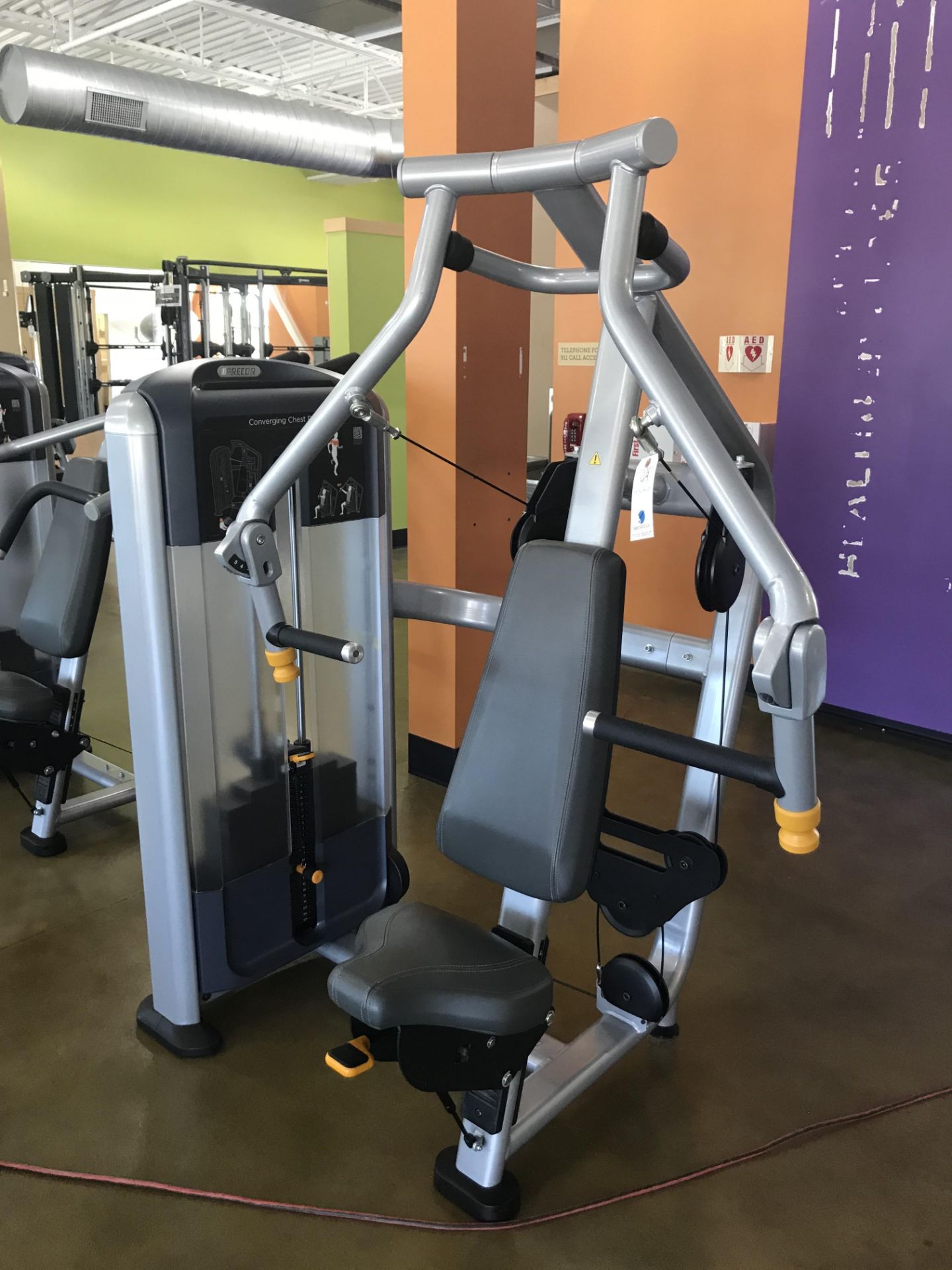 Precor Discovery Series Selectorized Line Converging Chest Press Model DSL0414 S/N BA82C31160001