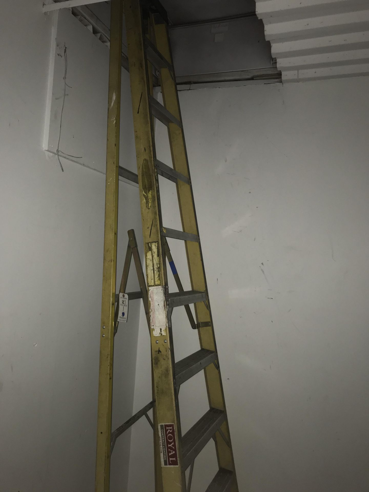 10' Fiberglass Step Ladder