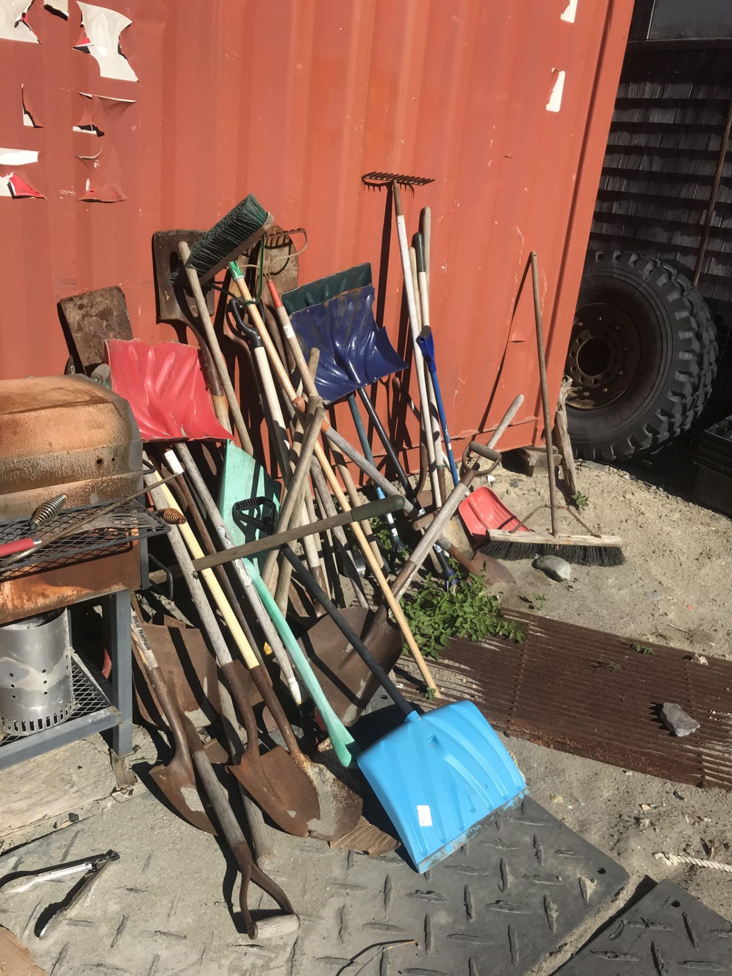 {LOT} Assorted Garden Implements - Image 2 of 2