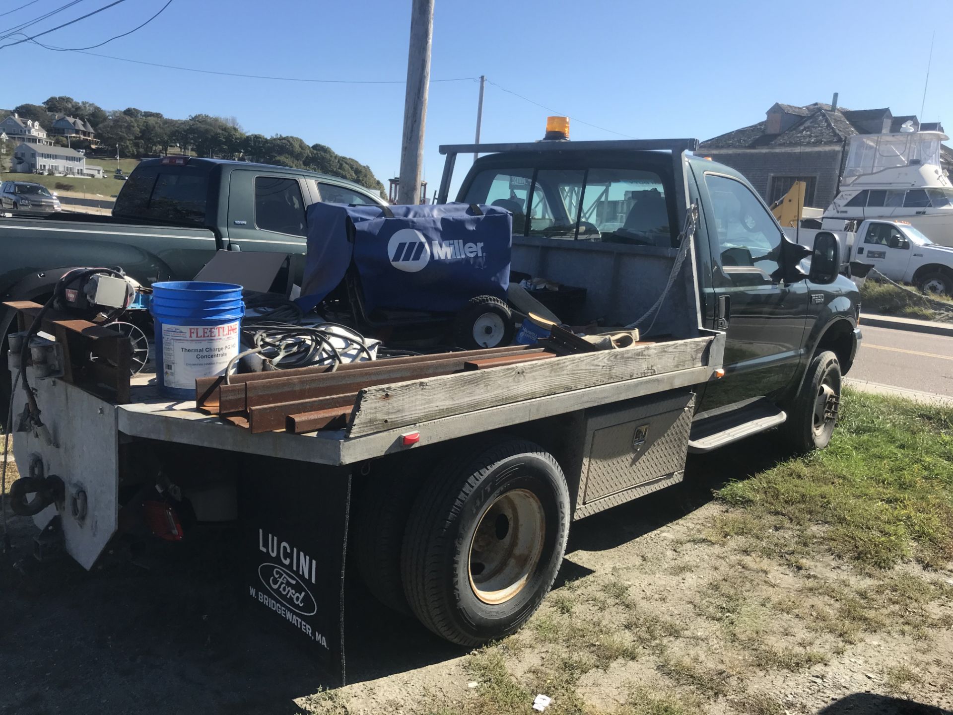 2002 Ford F350 XLT 4x4, V10 Gas, Auto, 8' Wood Flatbed, Winch, Arctic 9' Plastic Plow, Odom. VIN - Image 3 of 4