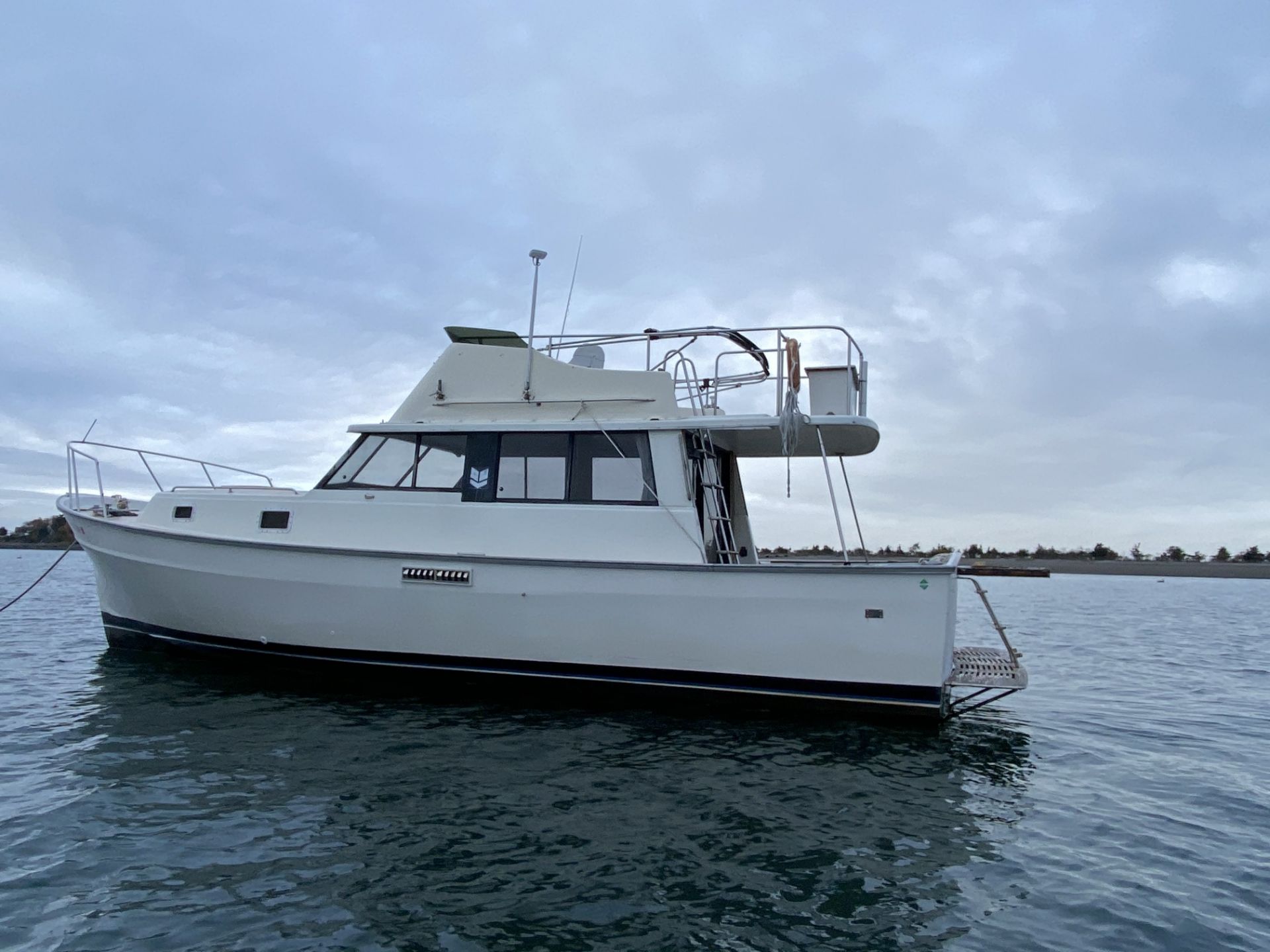 34' Mainship Cabin Motorboat "Sea Urchin" Fiberglass Hull, Diesel Generator, RUNS! - Image 4 of 5