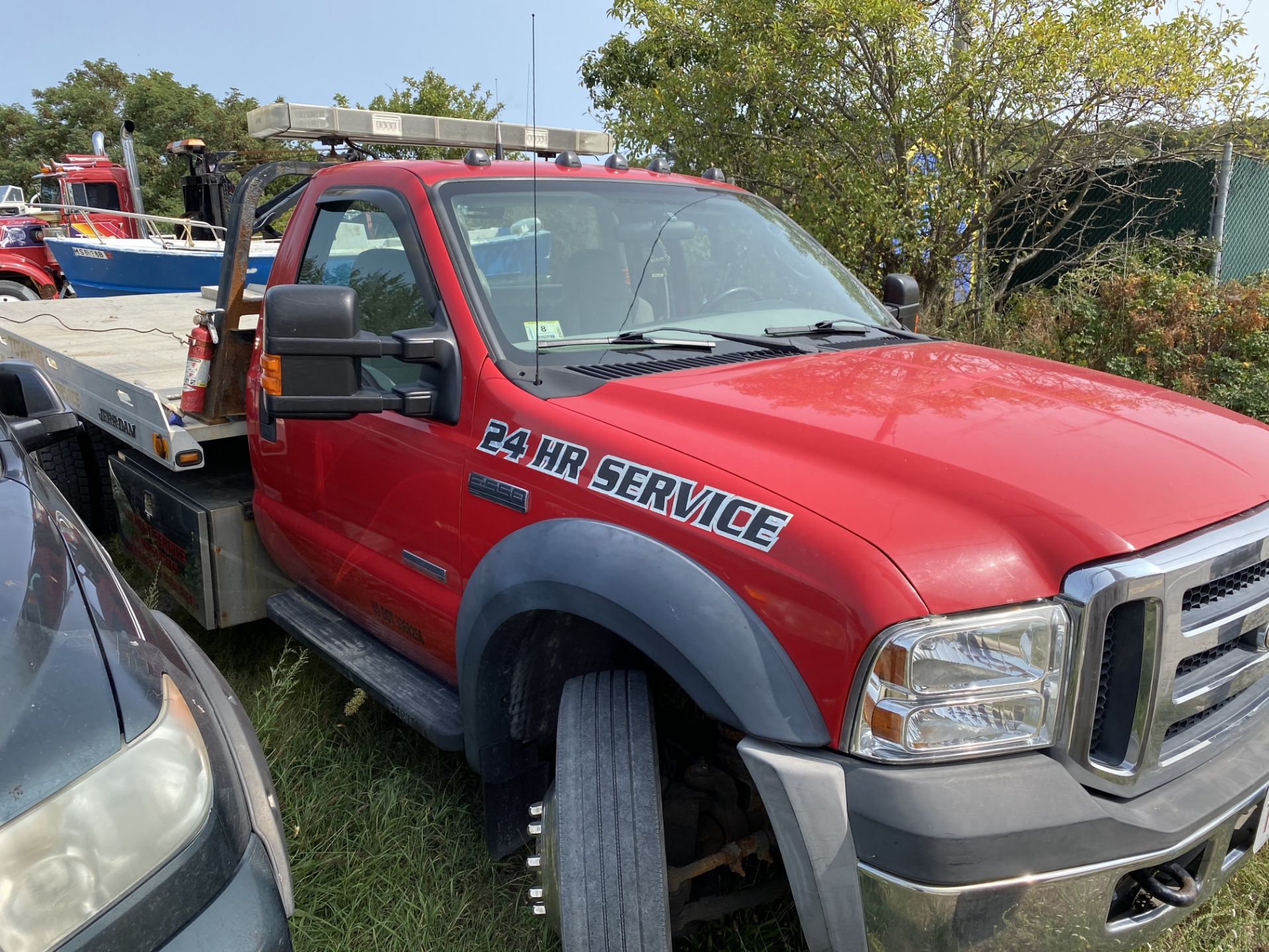 2007 Ford F550 XLT, Power Stroke Diesel V8, 6 Wheel, 4x4,Ramp Truck, Jerrdan 19' Aluminum Deck ... - Image 3 of 8