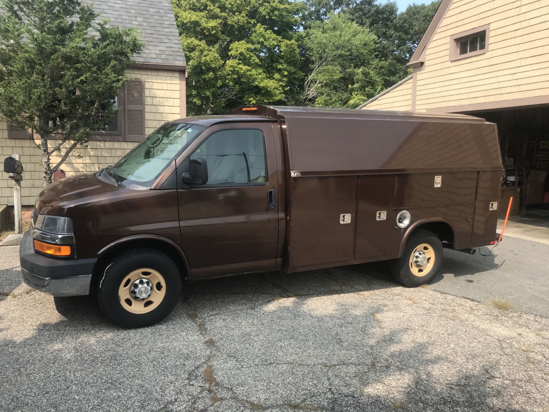 2013 Chevrolet Gas Utility Van Knapheide 12' Utility Body #G33503, Auto, AC, 1 Ton, Odom: 98,180, - Image 4 of 9