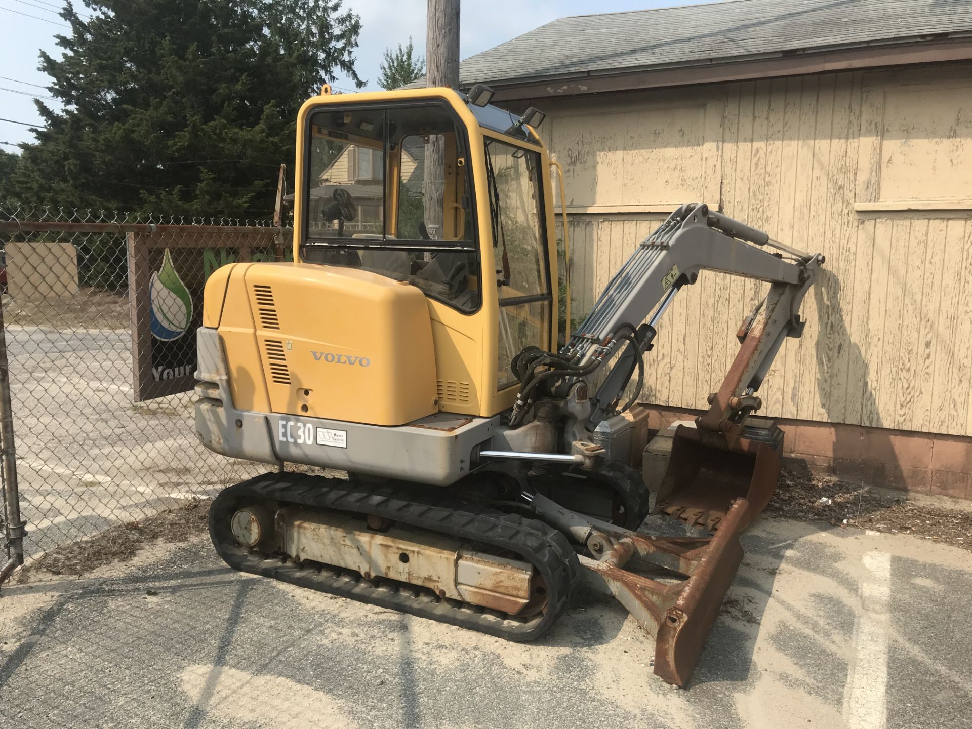 2001 Volvo 282 #EX30 Mini Excavator Rubber Track w/(2) Buckets, Pusher, Enclosed Cab (GOOD GLASS),