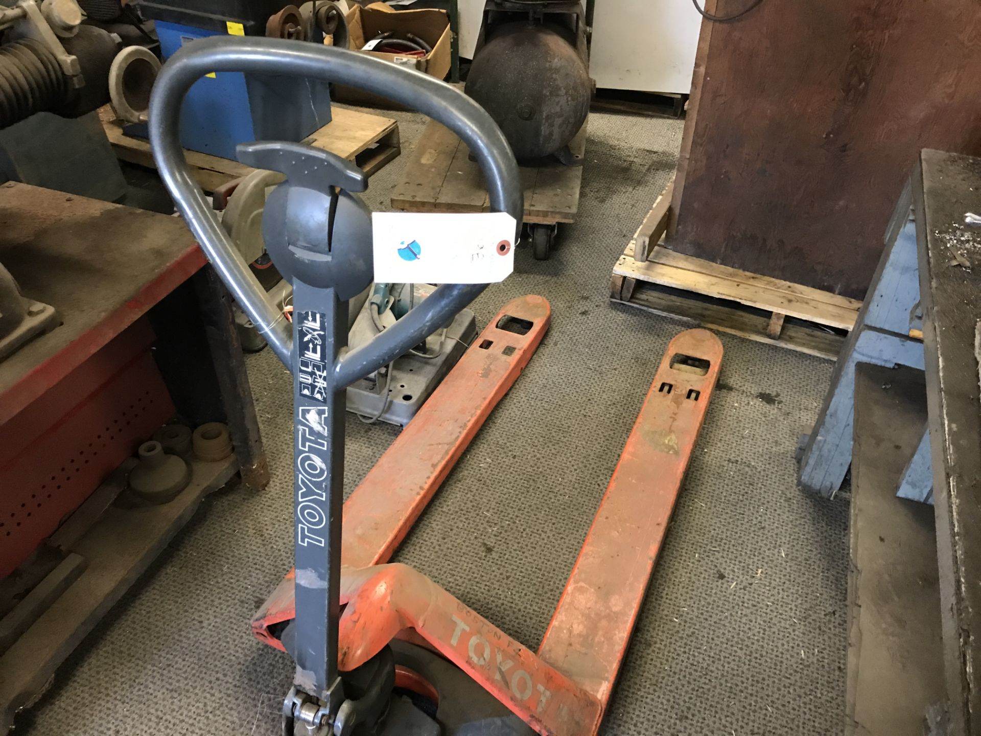 Toyota Manual Pallet Jack (Missing Front Wheel)