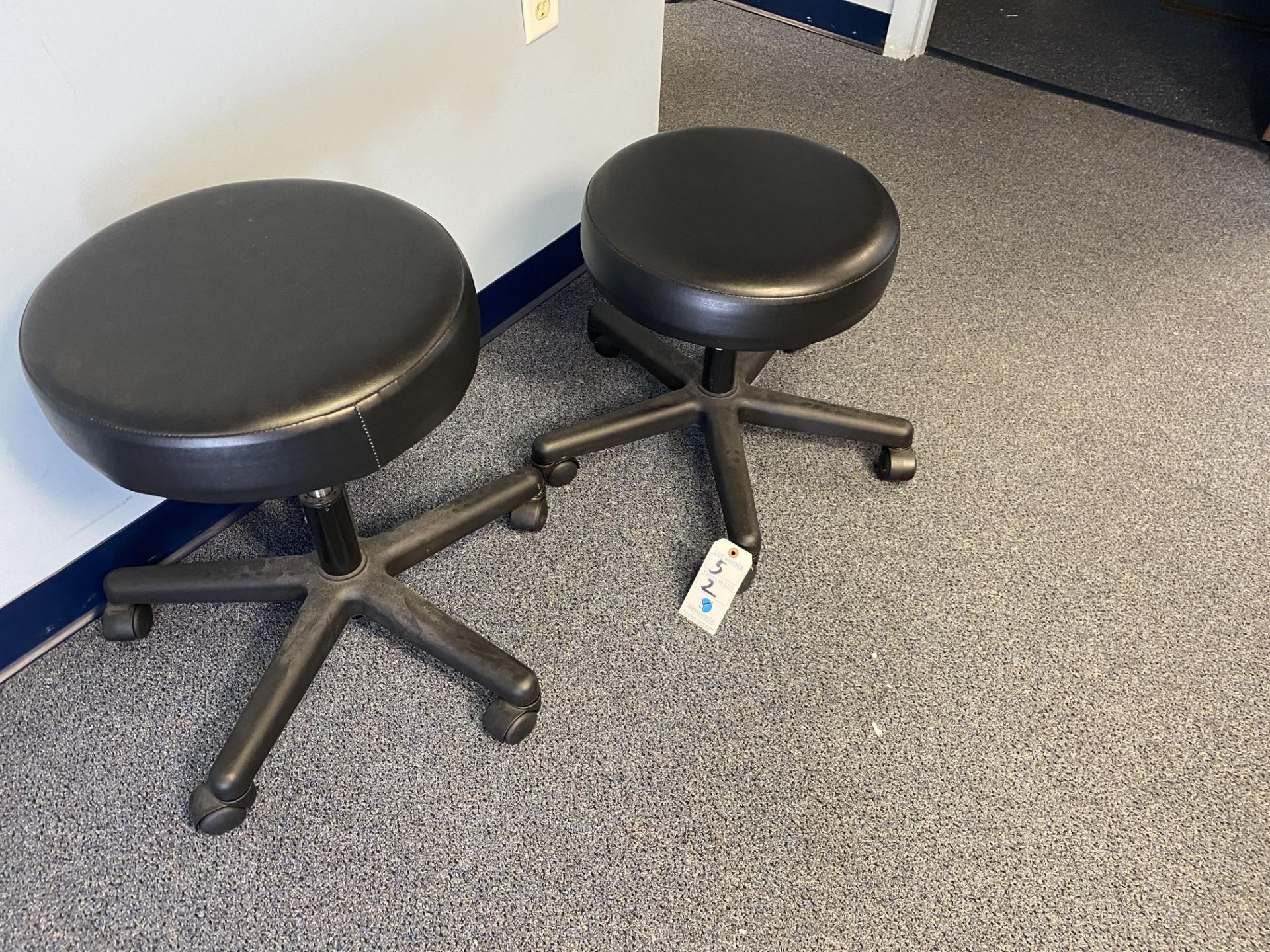 (2) Medical Stools