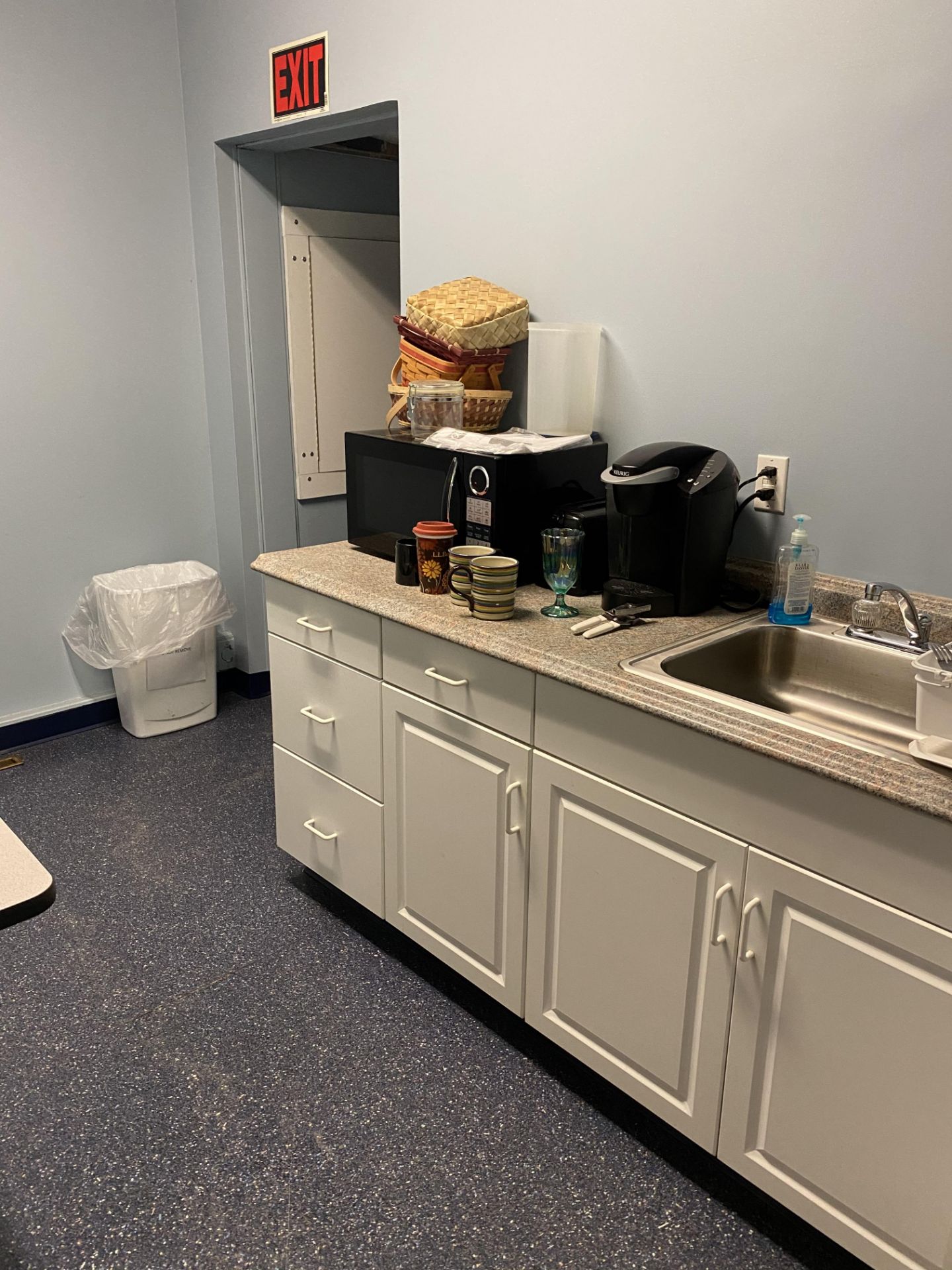 [Lot] Contents Of Café Area C/O: Coffee Maker. Microwave, Etc.