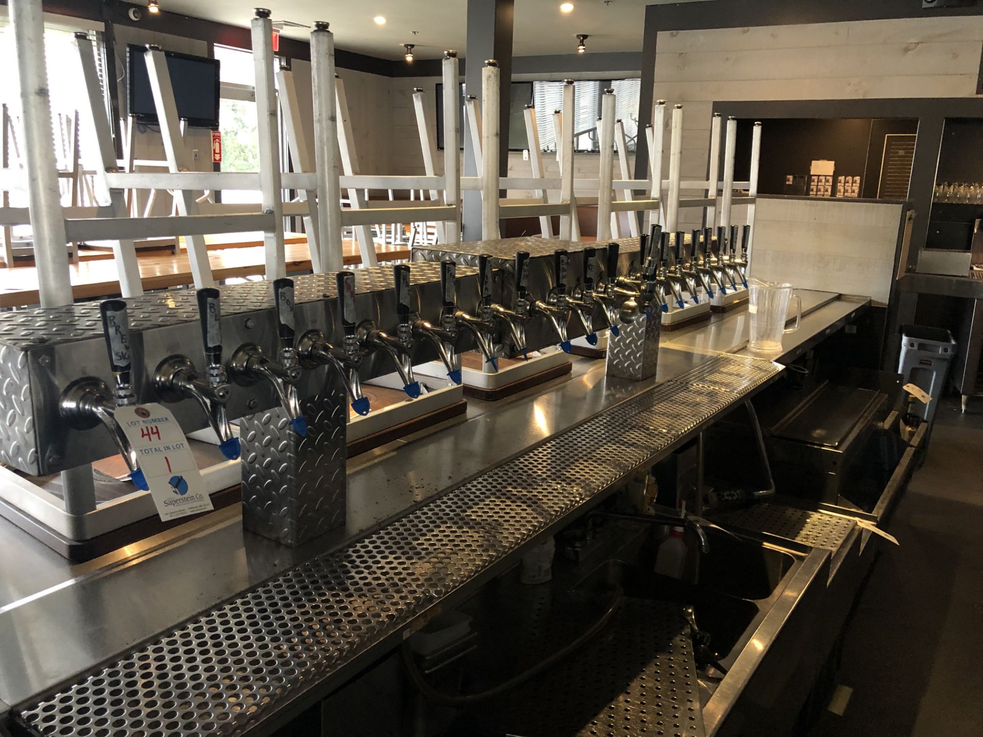 20 Spigot, 3 Section Diamond Plated Beer Tap System