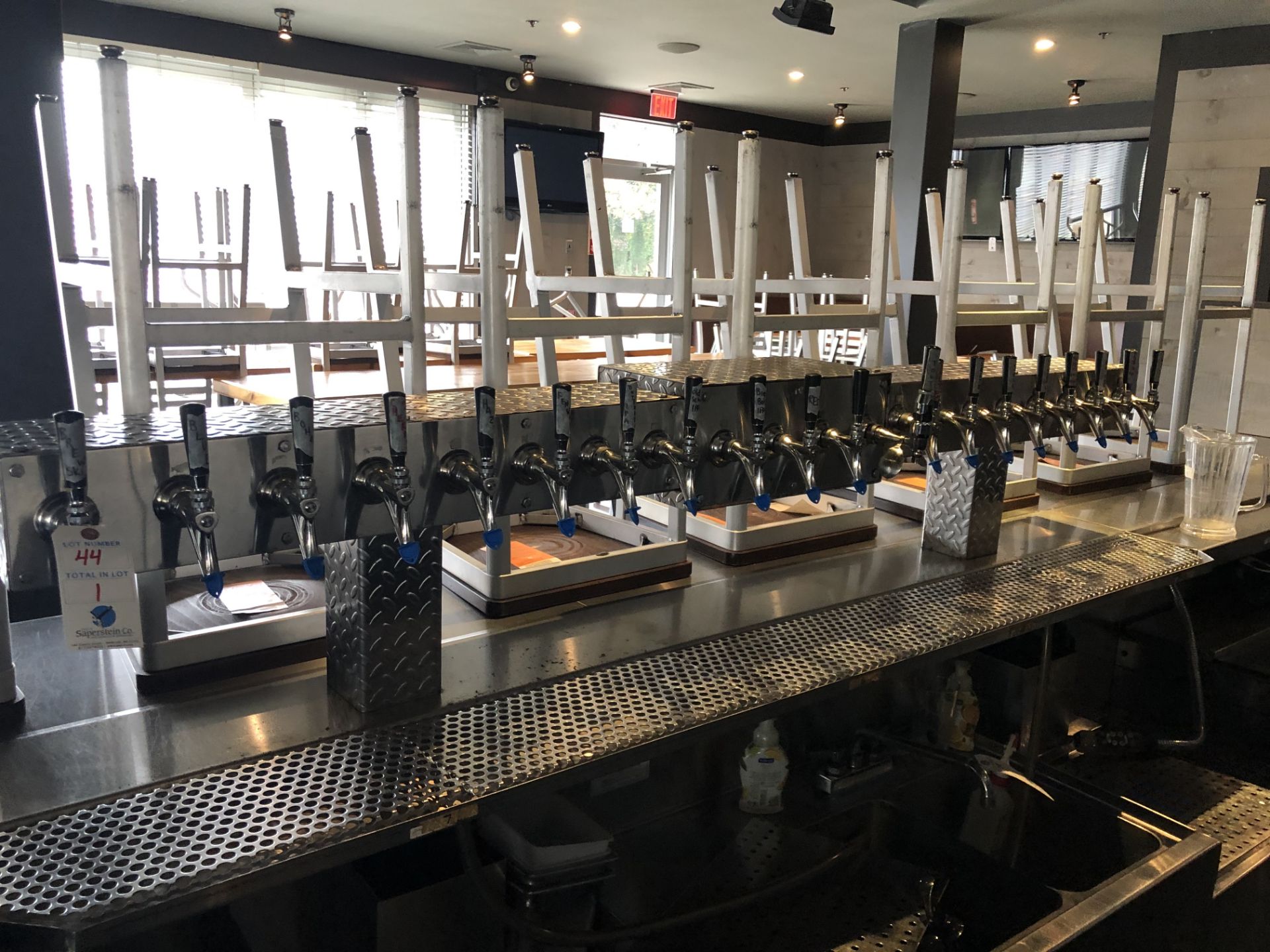 20 Spigot, 3 Section Diamond Plated Beer Tap System - Image 2 of 2