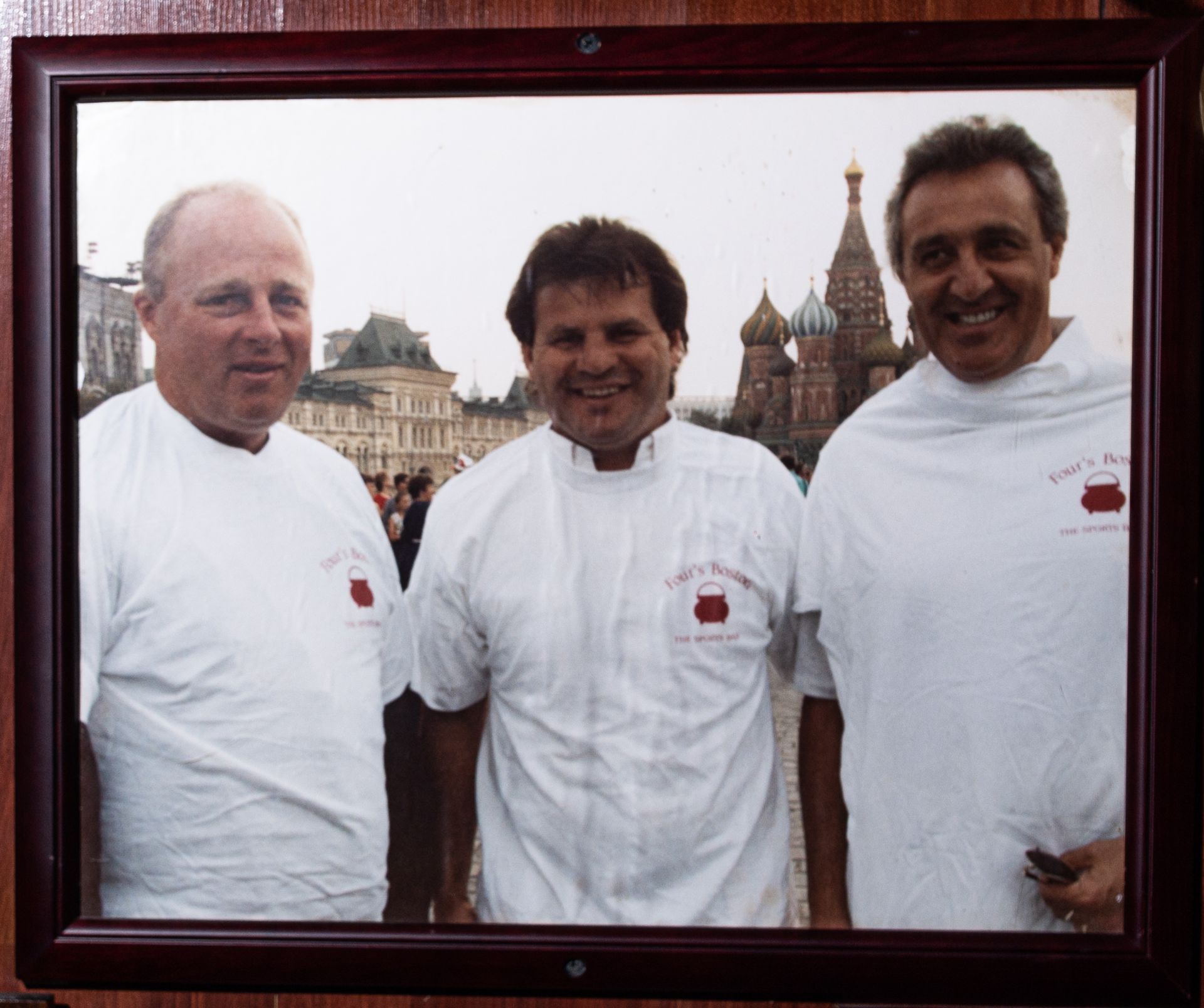 Jerry Cheevers, Espo, Eruzione in Moscow Framed Photo, 17"x22"