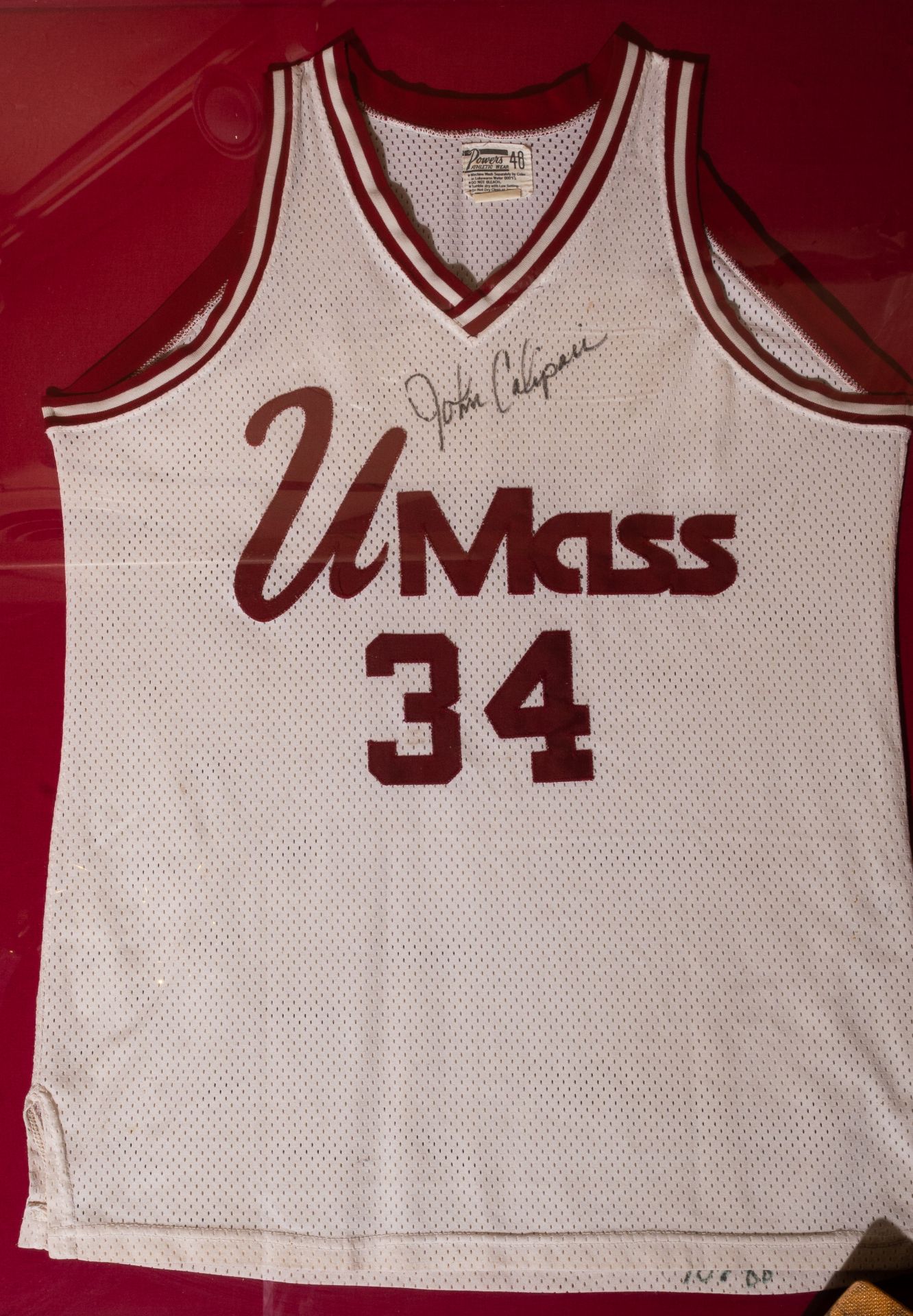 Umass #34 William Herndon Mens Basketball Jersey First Year Coaching Signed "John Calipari" Framed