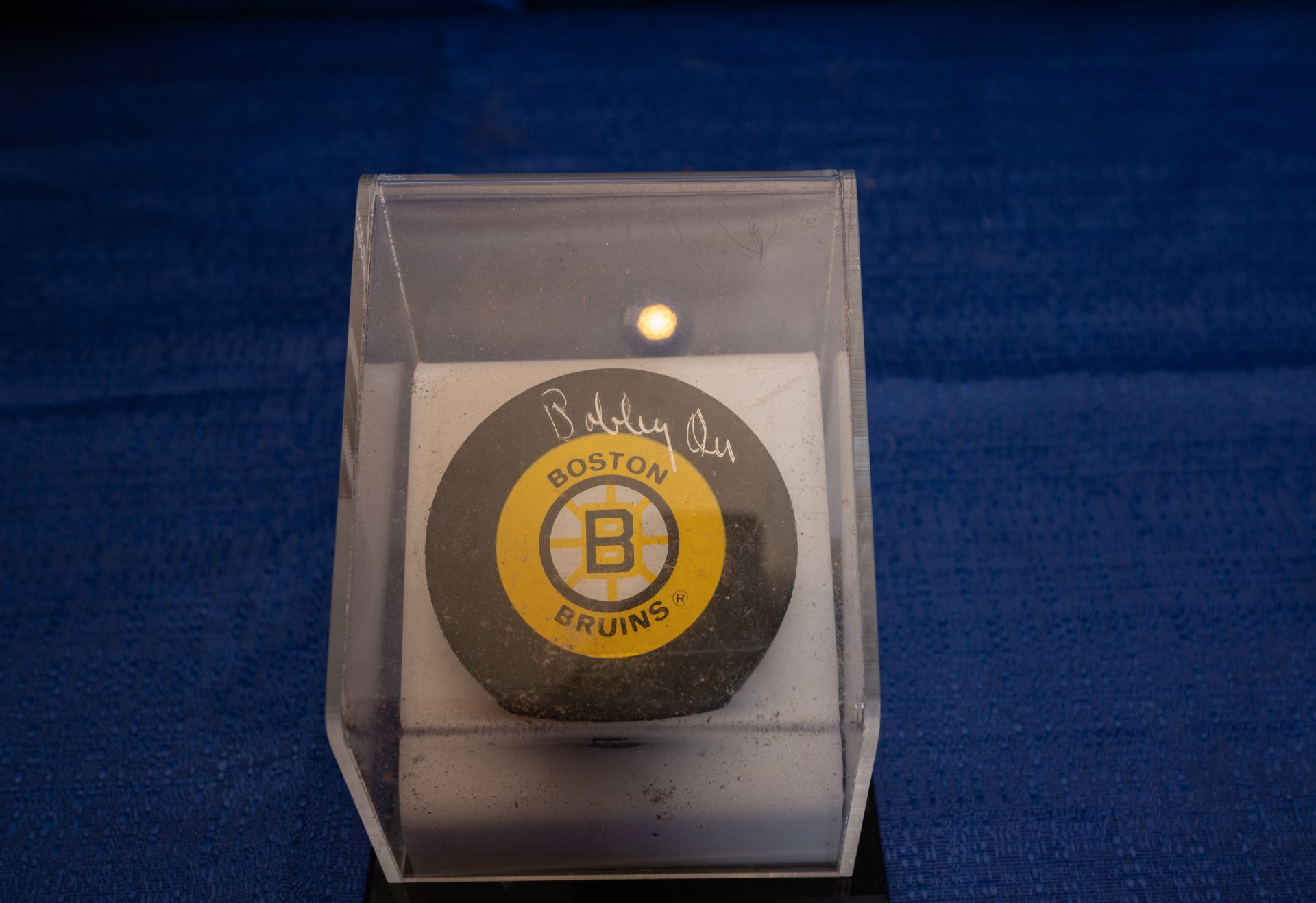 Autographed Bruins Puck Signed "Bobby Orr" w/ Headline Sports COA year 1993