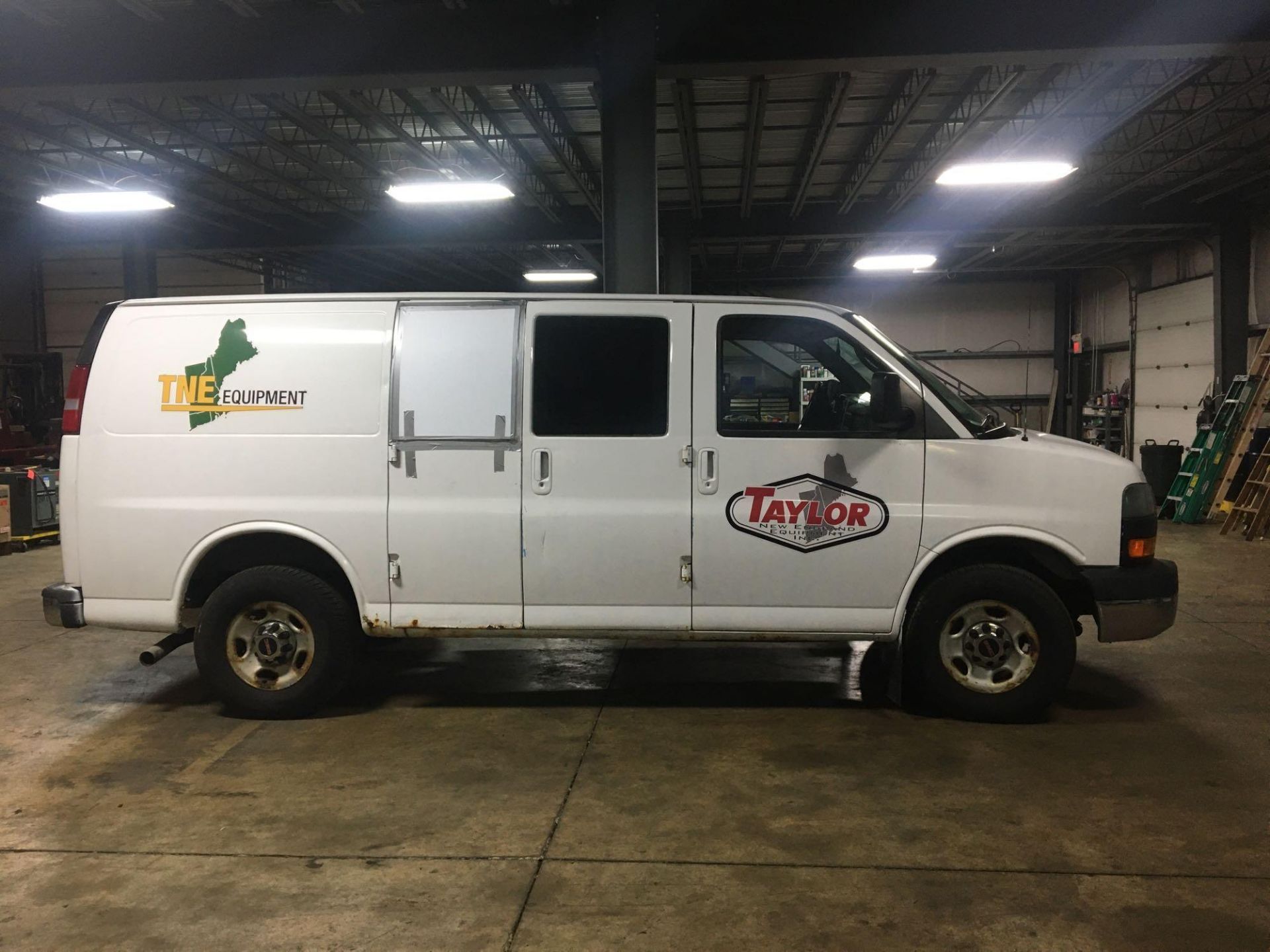 2006 GMC Savana Cargo Van - Image 4 of 28