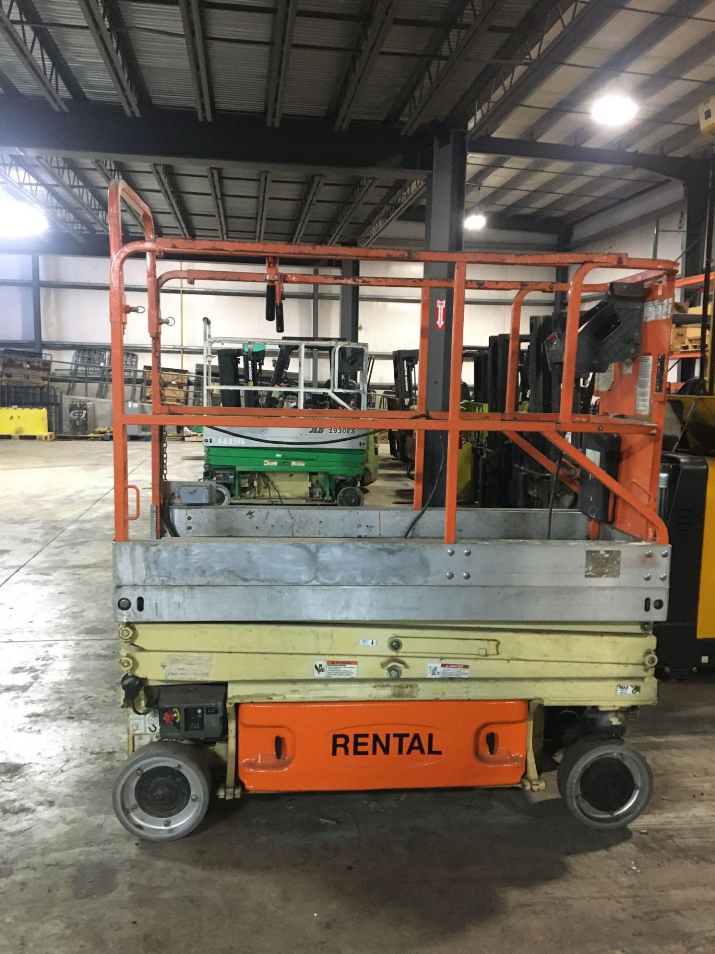 Scissor Lift, JLG, 1930ES, Max Ht 18.8ft, Max Cap 500lbs, Hrs 211 - Image 3 of 8