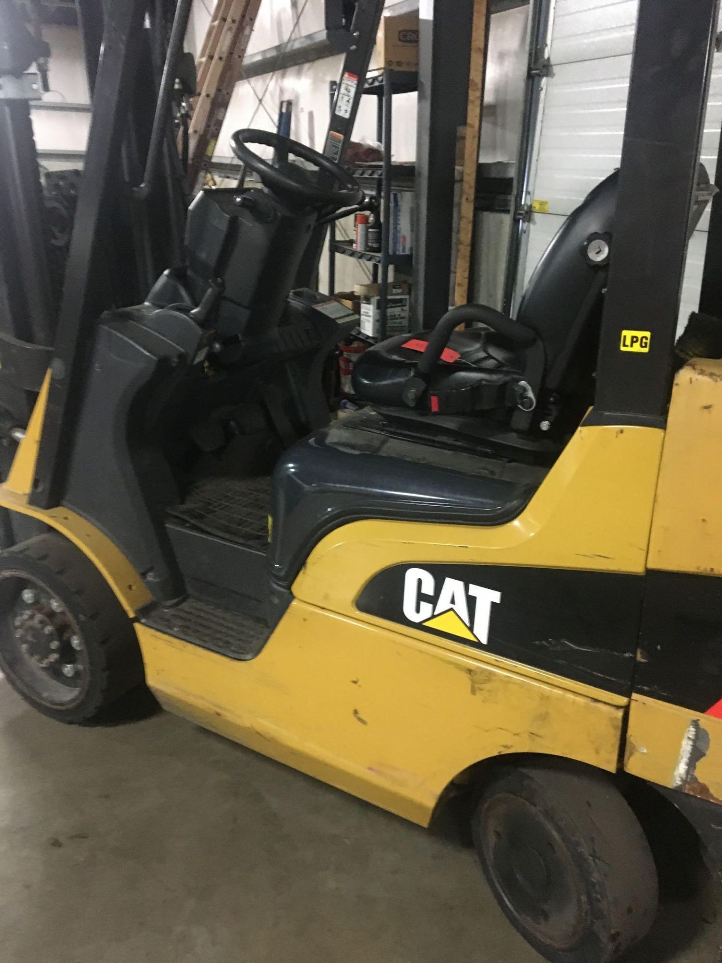 Propane Forklift, Caterpillar, 2C600, Max Ht 199", Max Cap 5150, Hrs 999 Started and Moved - Image 3 of 9
