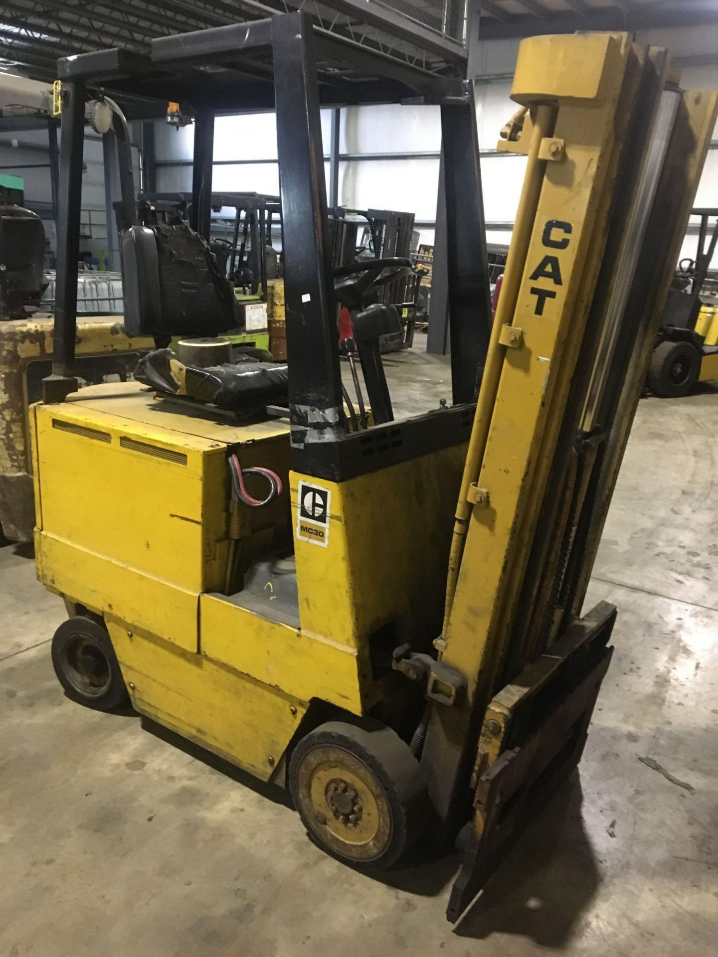 Battery Forklift, Caterpillar MC30, Serial # 41W02362, Hrs 7910 - Image 3 of 7