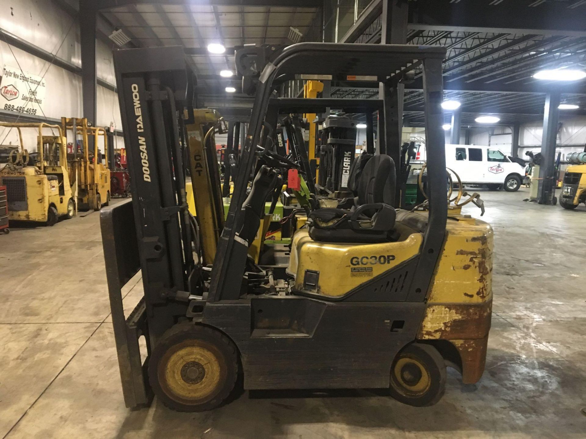 Propane Forklift, Doosan, GC30P-3, Max Ht 186", Max Cap 5100lbs, Hrs Unknown