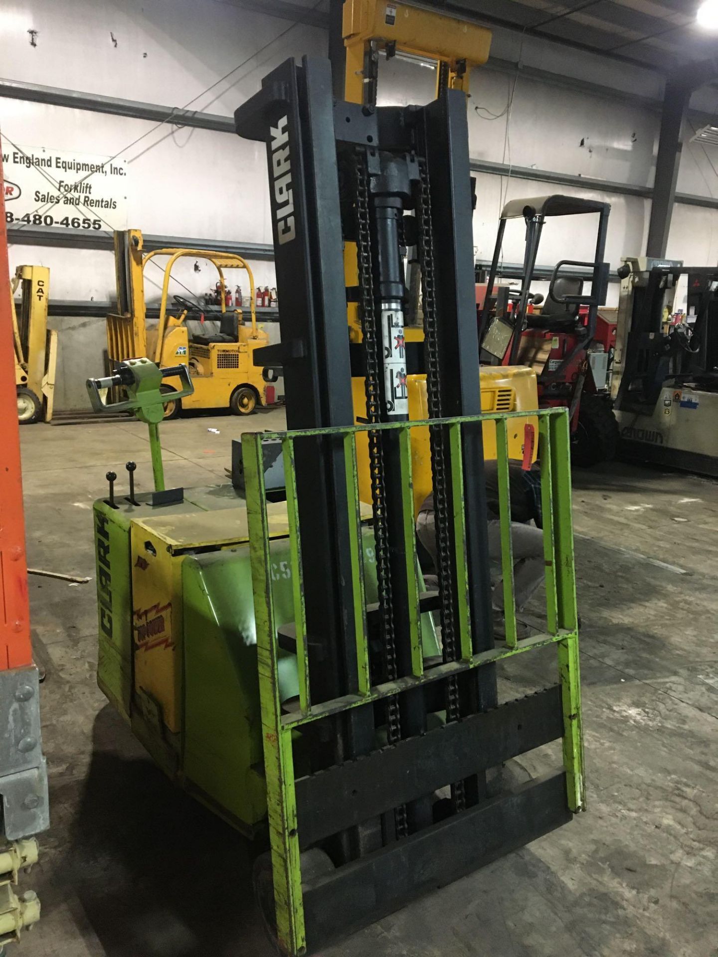 Electric Narrow aisle reach truck, Clark, ST30B, Max Ht 130, Max Cap 3000, Hrs 1129 - Image 3 of 7