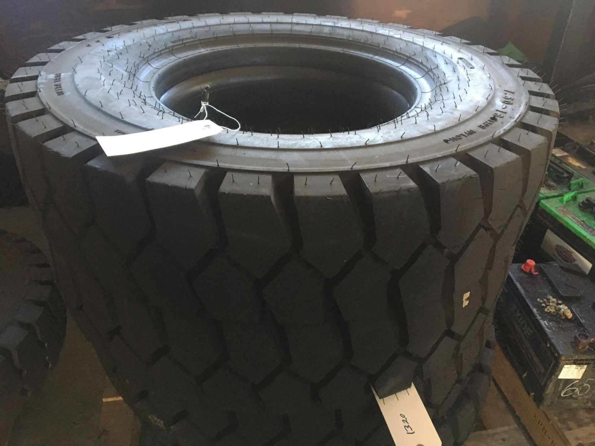 2 Tiron Tires