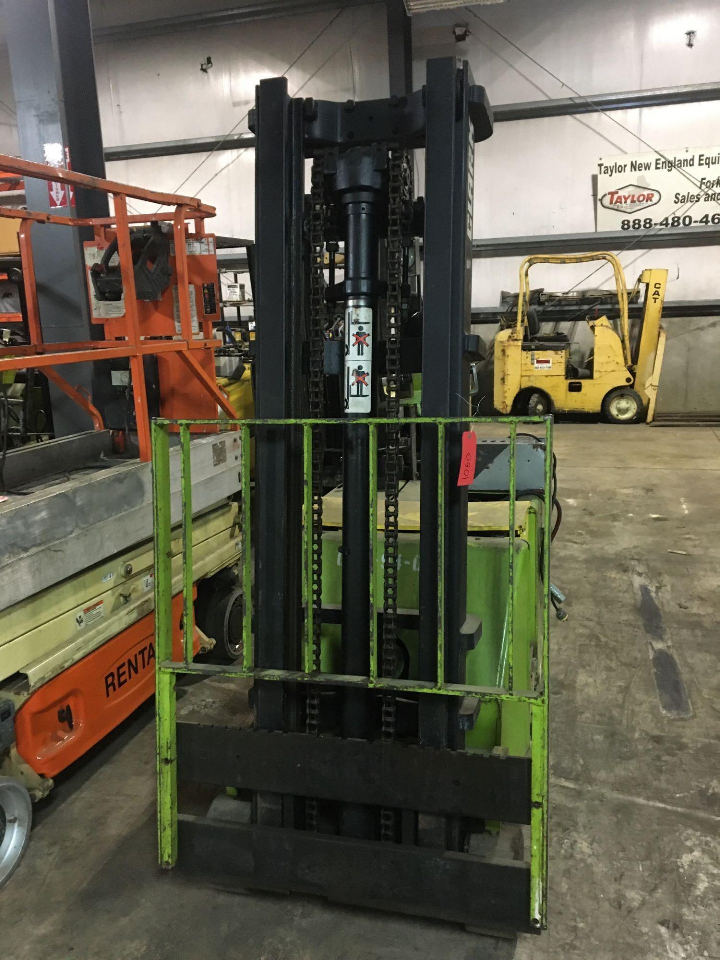 Electric Narrow aisle reach truck, Clark, ST30B, Max Ht 130, Max Cap 3000, Hrs 1129 - Image 2 of 7