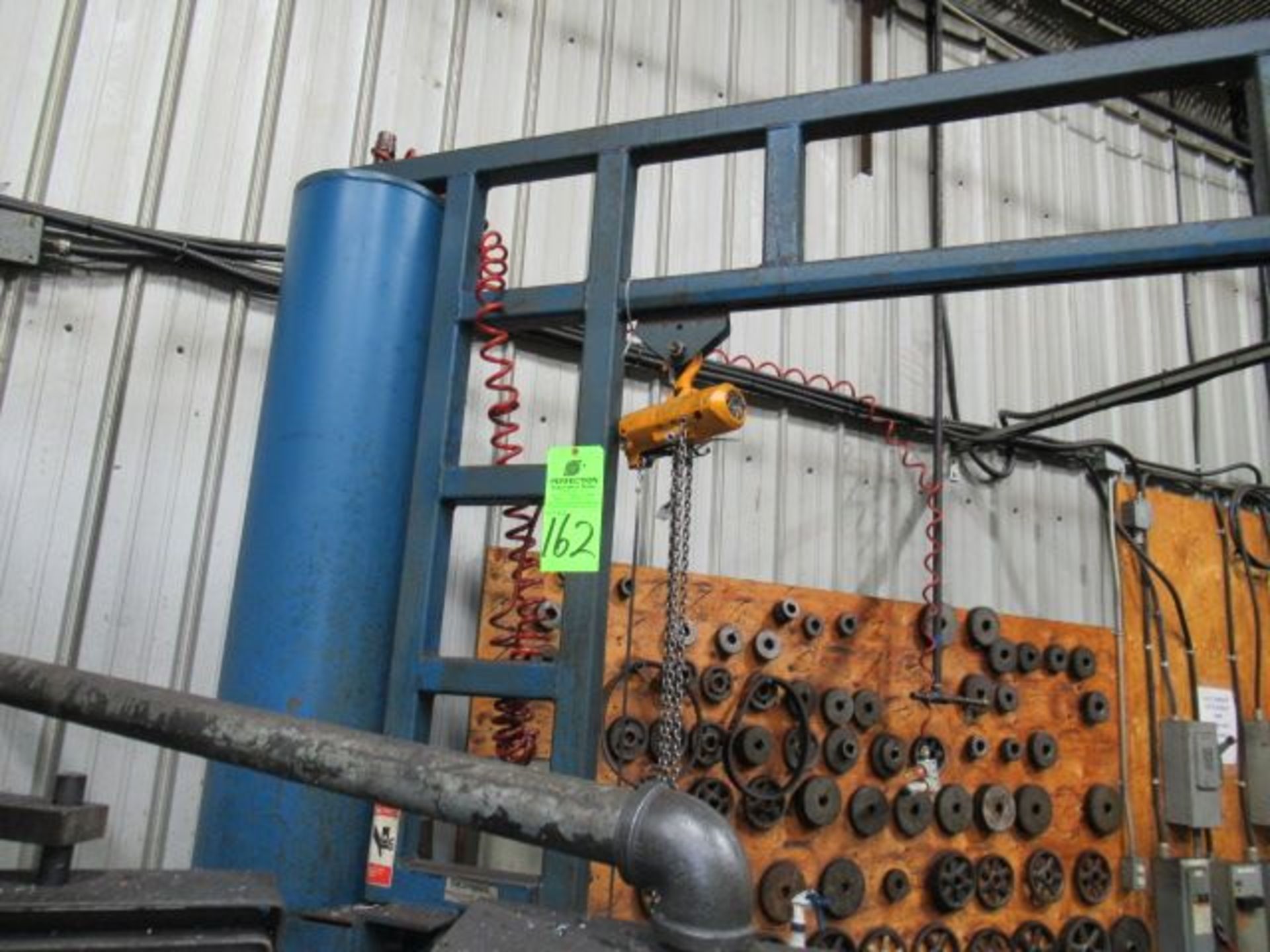 GORBEL Jib Crane, 500 LB Cap. w/ 1/4 Ton Pneumatic Chain Hoist ($500 Rigging Cost)