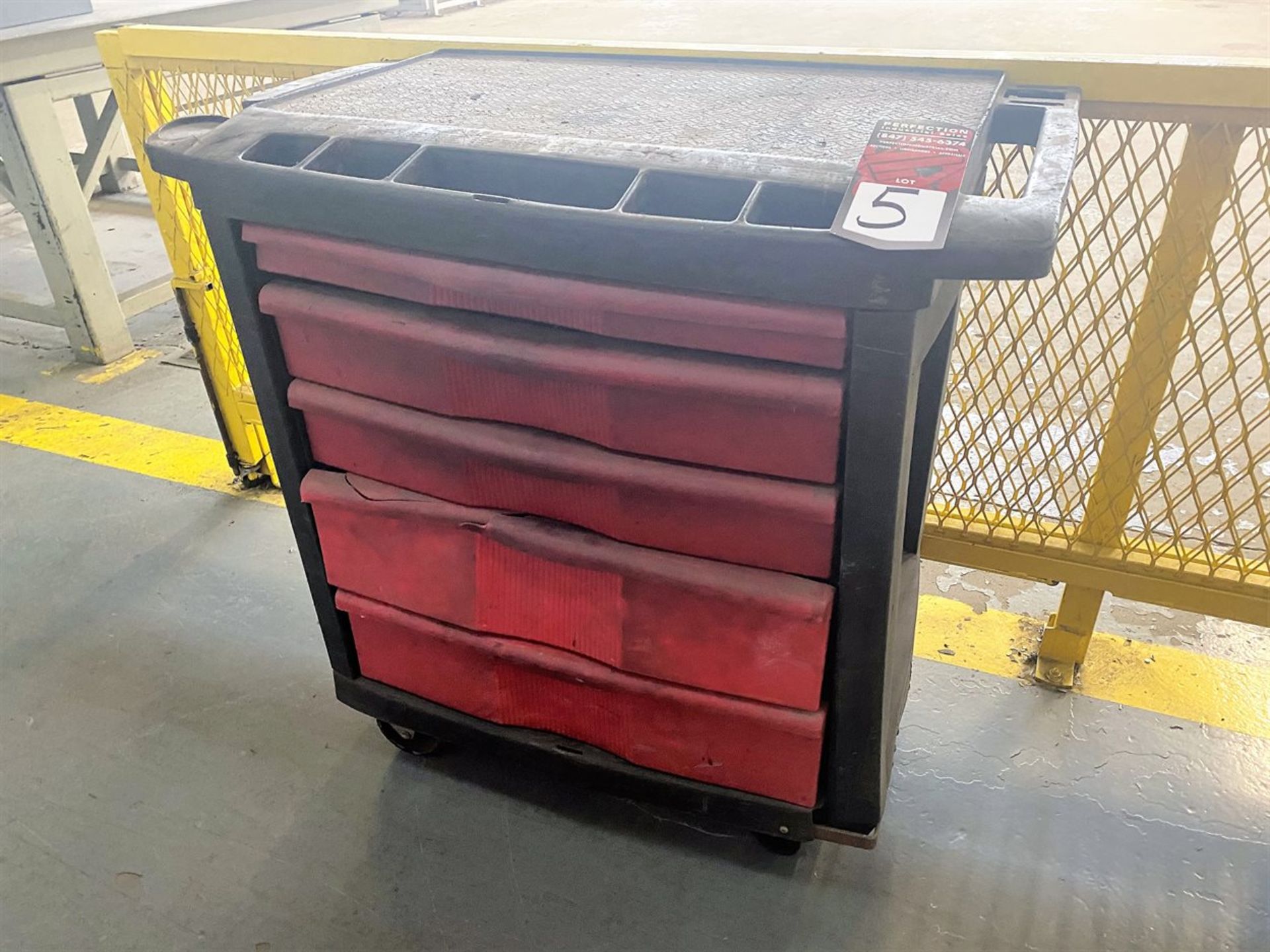 RUBBERMAID Rolling Tool Chest