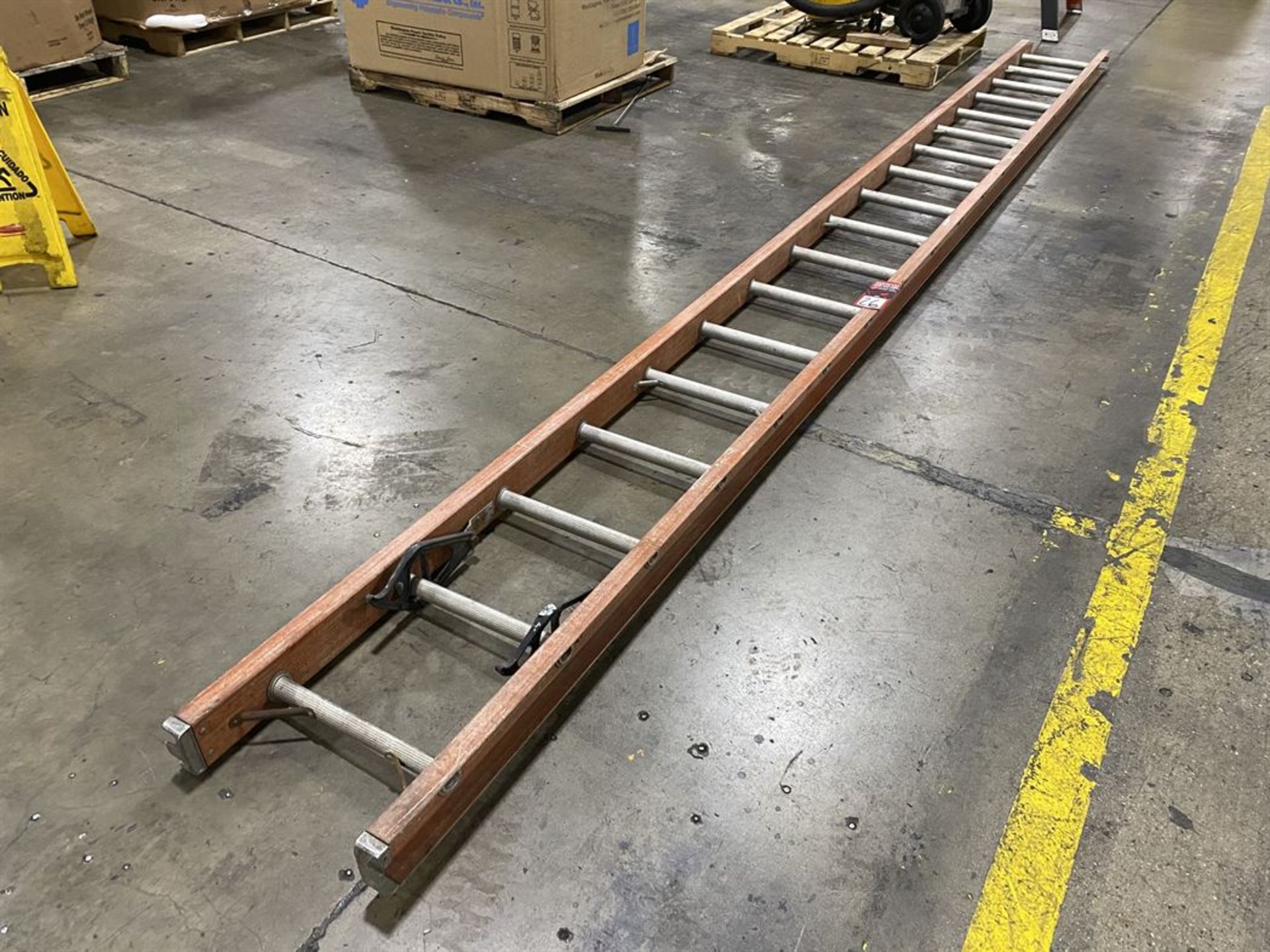 Unknown Make 18' Fiberglass Straight Ladder