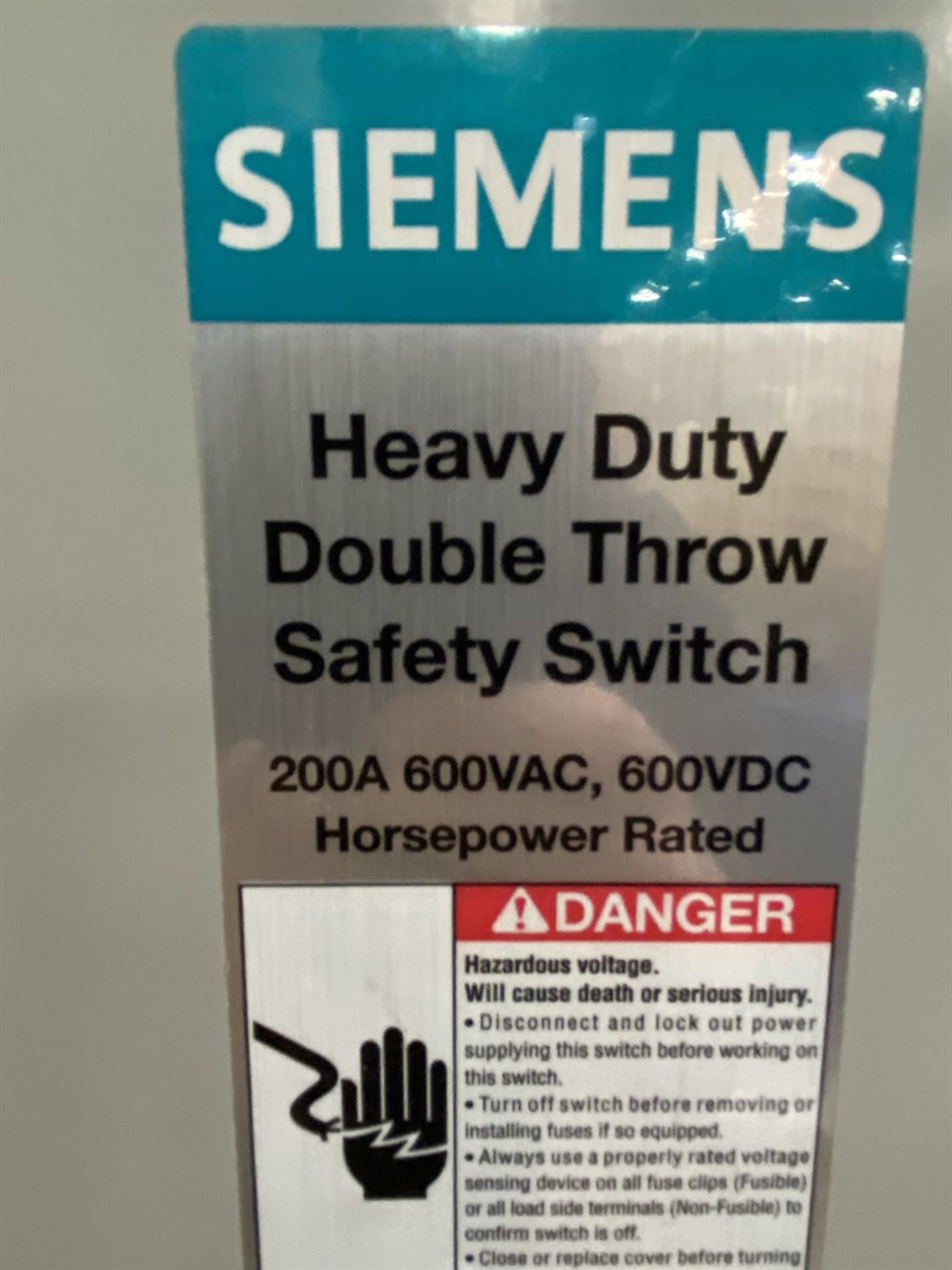 SIEMENS 200A Heavy Duty Double Throw Safety Switch - Image 2 of 2
