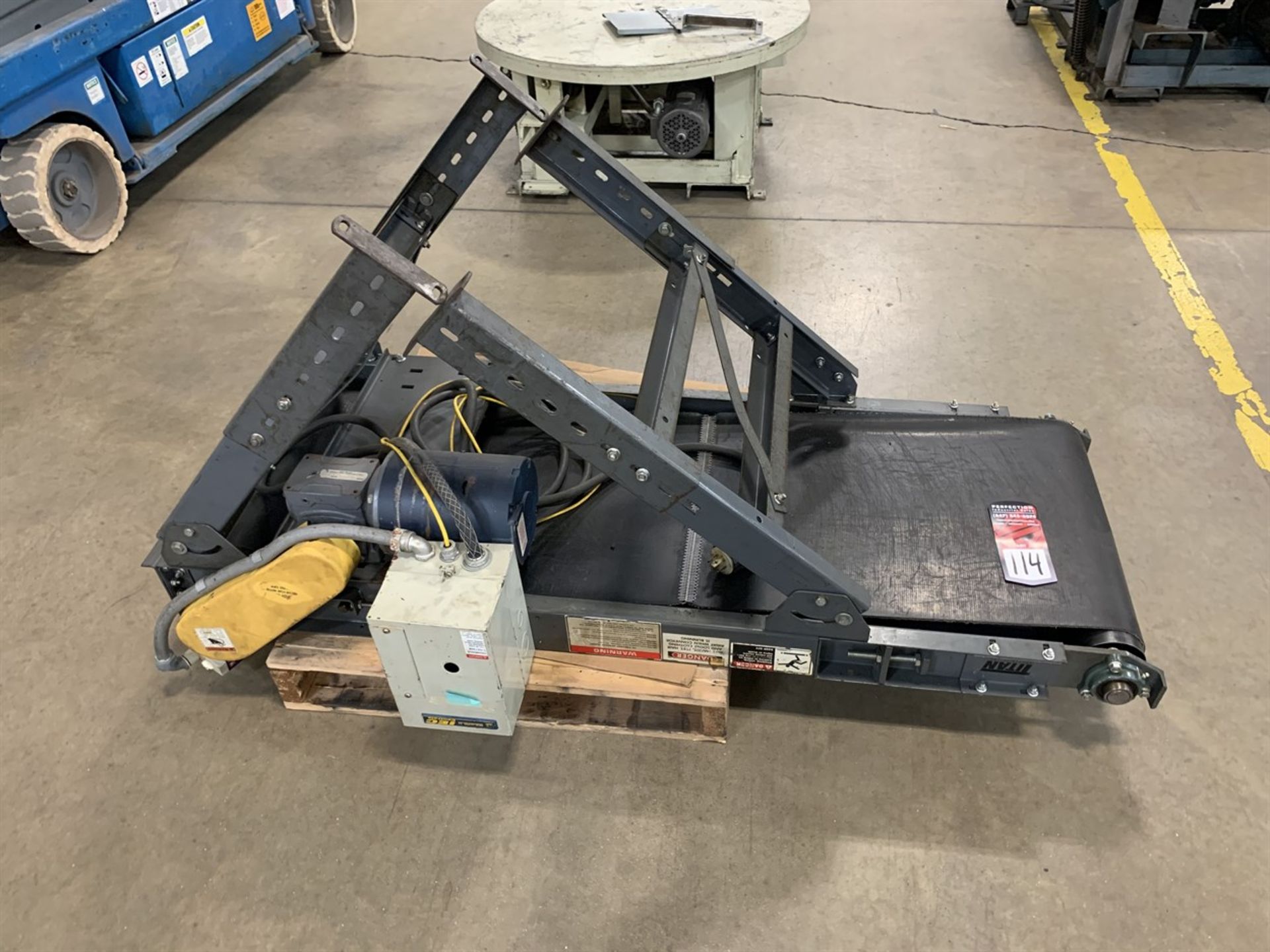 Titan 5' x 20" W Power Belt Conveyor