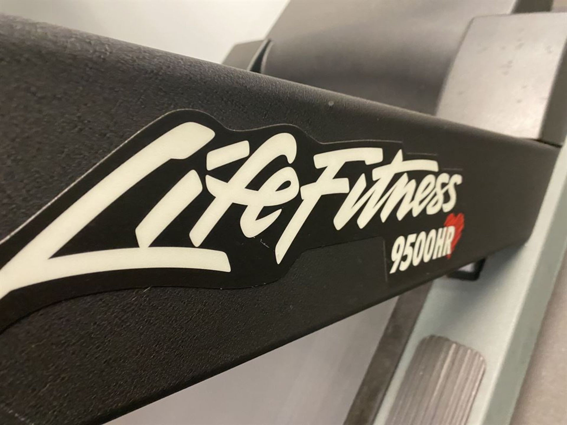 Life Fitness 9500HR Treadmill - Image 5 of 5